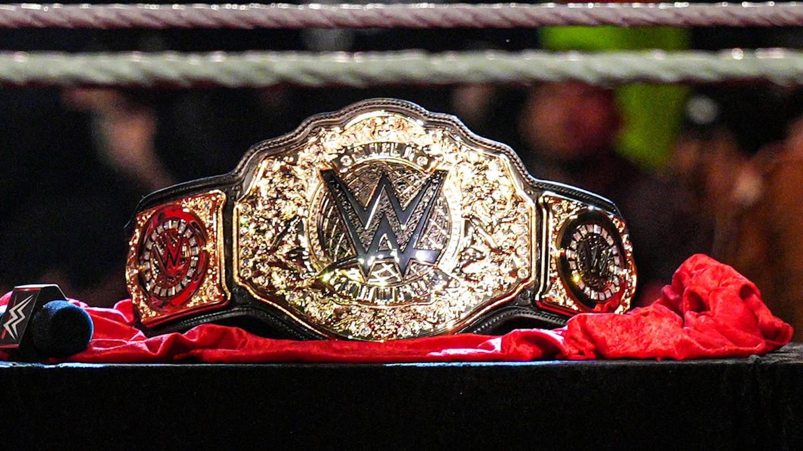 Goldstück! WWE führt neuen World Heavyweight Titel ein
