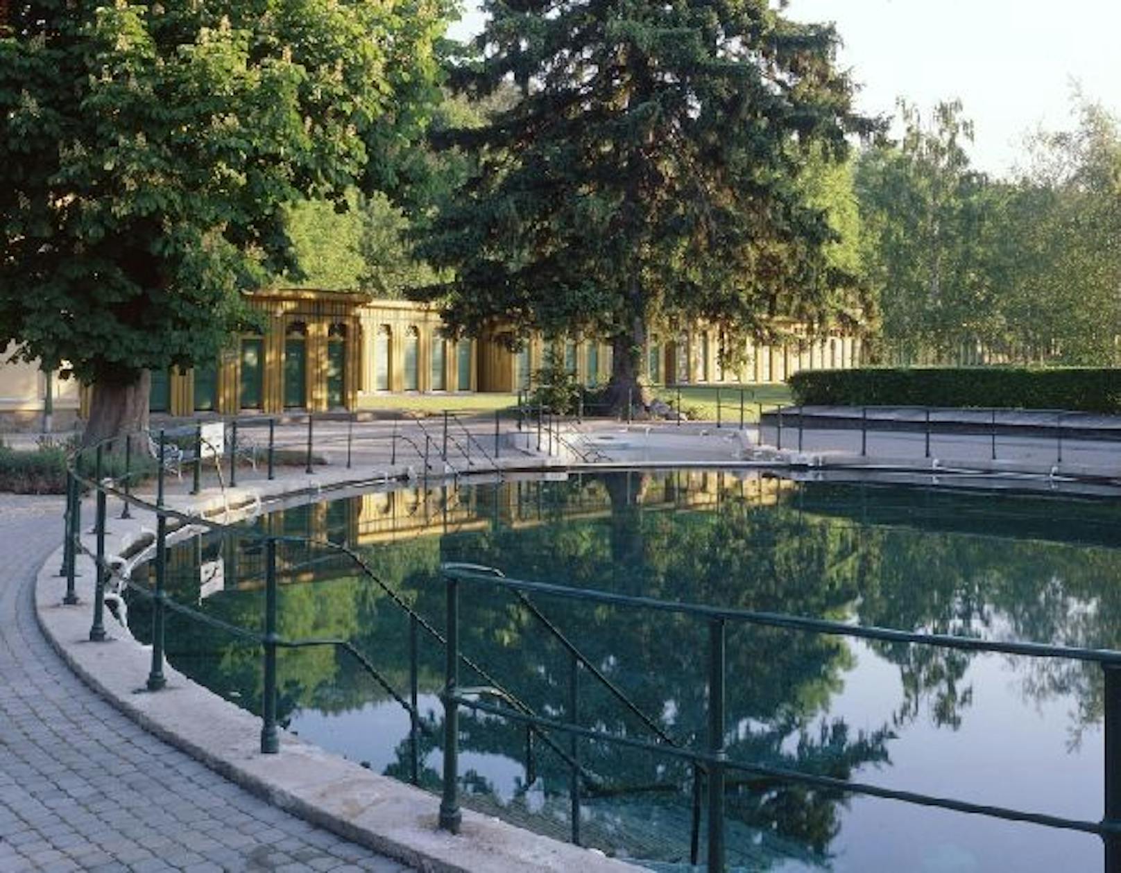 Die Sommersaison im Fischauer Thermalbad erfolgt heuer wegen den trockenen Wetterphasen nur über das Damenbecken.