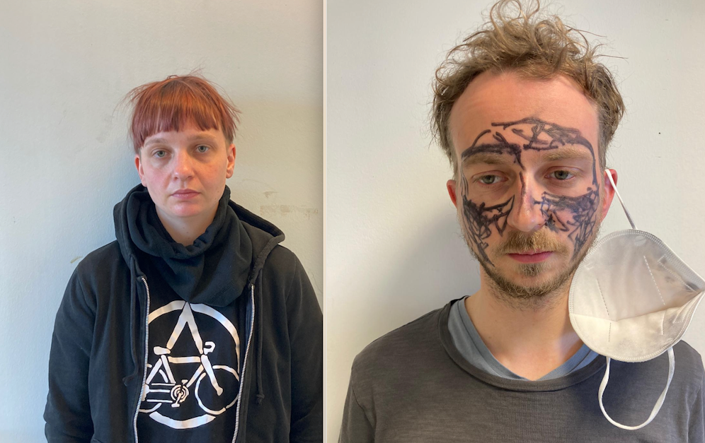 Diese beiden Beschuldigten sollen bei einer Demo in Mannswörth versucht haben, eine polizeiliche Sperrkette zu durchbrechen.