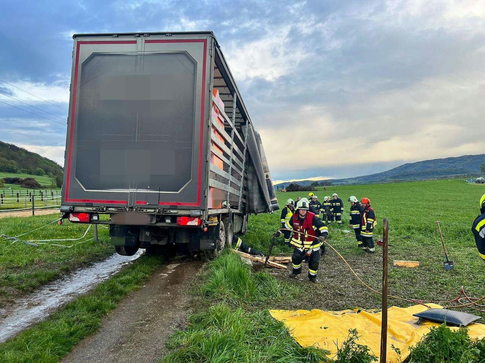 Der LKW drohte umzustürzen.