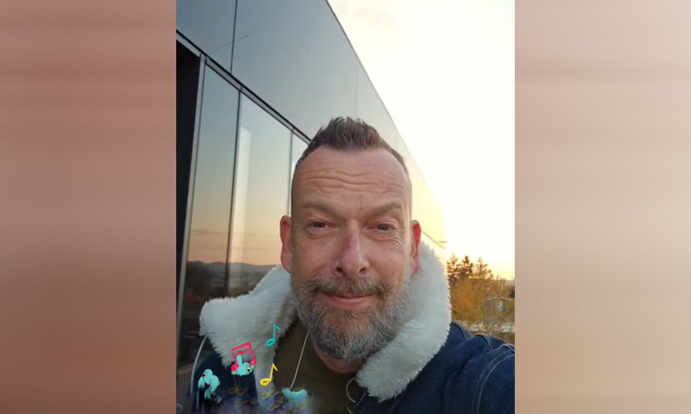 Robert Kratky freut sich auf Instagram bald über 100.000 Fans. 