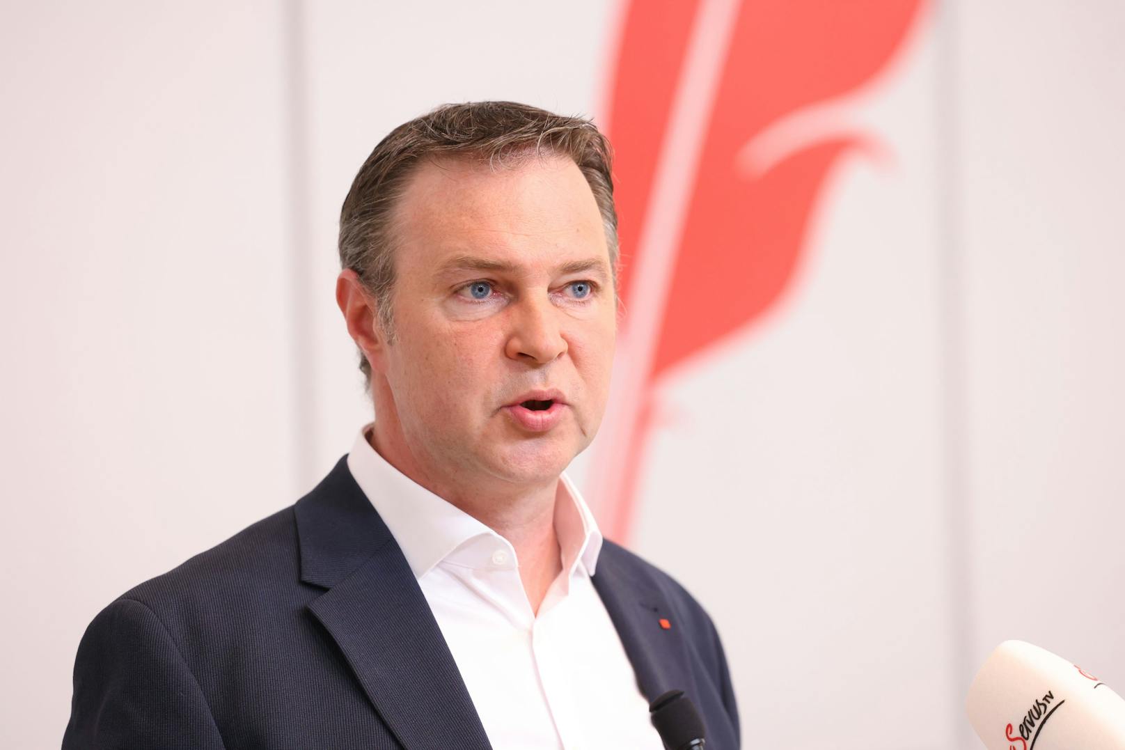 Der Traiskirchner Bürgermeister und Kandidat für den SPÖ-Vorsitz Andreas Babler geht hart mit der SPÖ-Spitze ins Gericht.