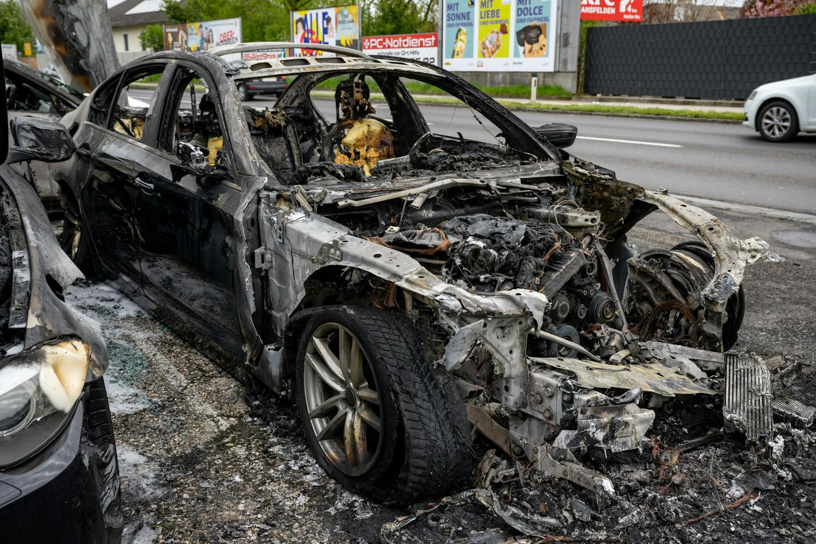 Ein Brandsachverständiger soll nun herausfinden, wie es zu dem Brand kam.