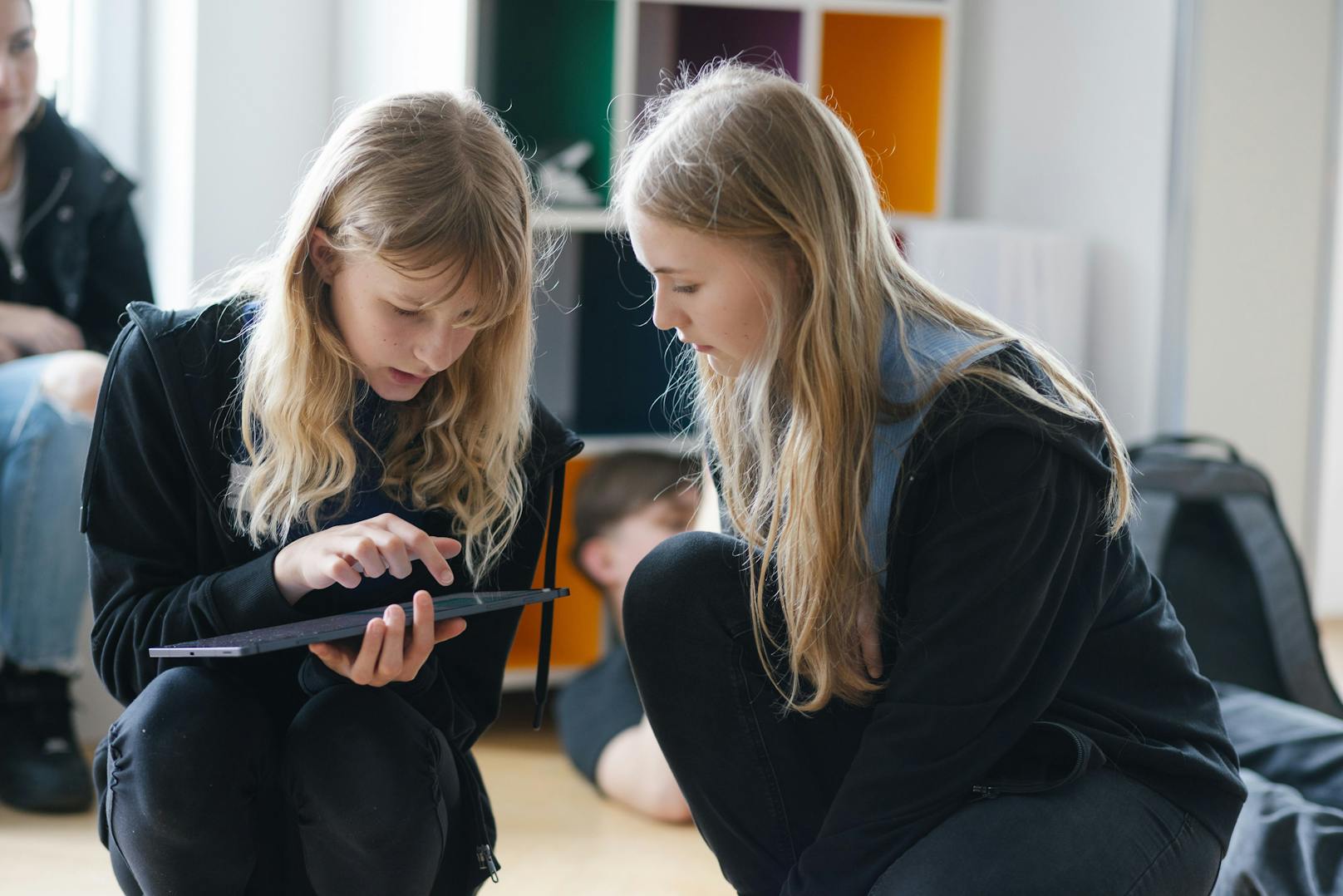 "Solve for Tomorrow": zwei Schülerinnen am Samsung Prototyping Day.