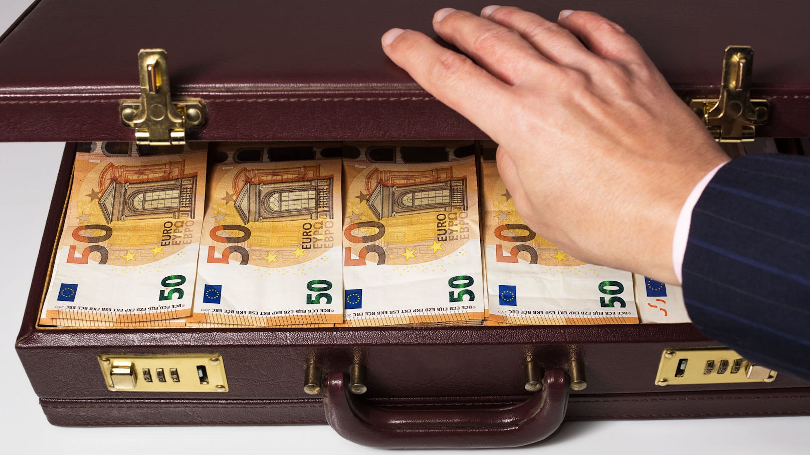 Zwei Österreicher haben plötzlich 113.000 Euro am Konto