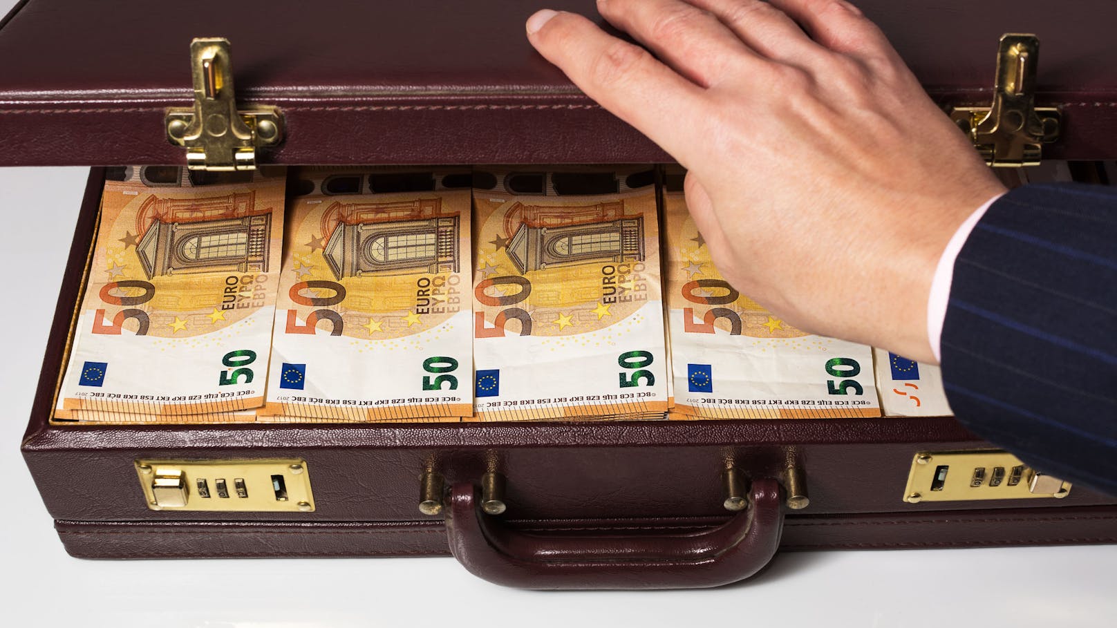 Österreicher hat plötzlich fast 900.000 Euro am Konto