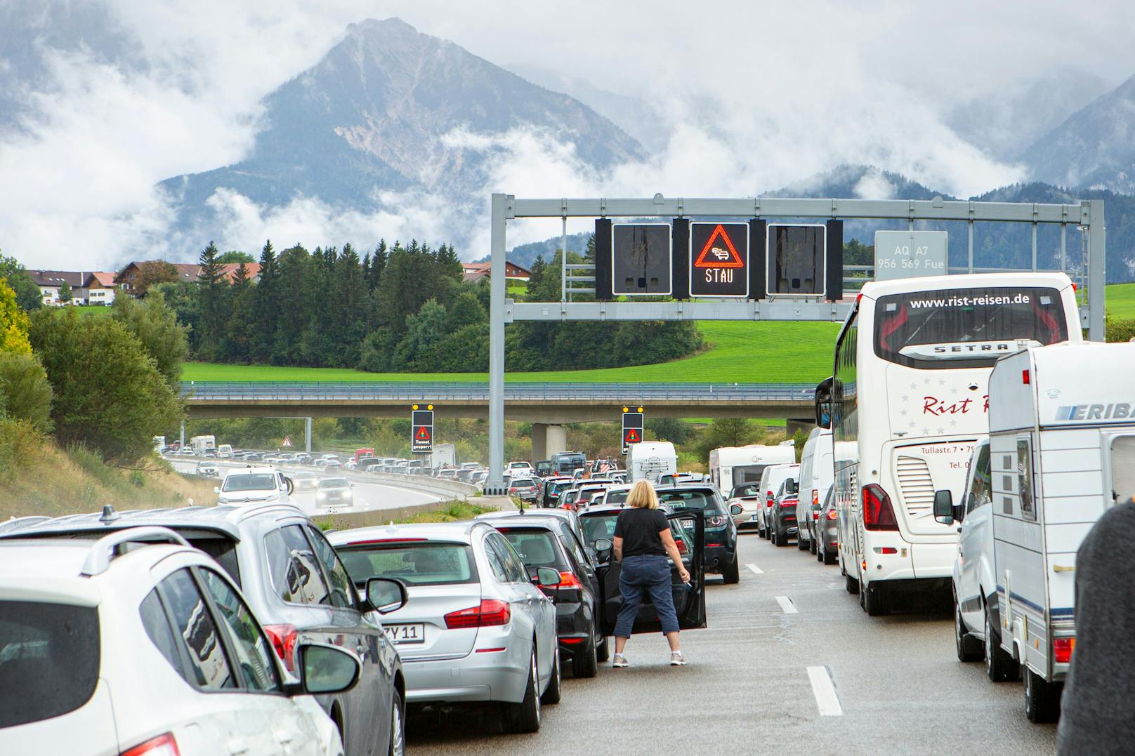 Sonntagnachmittag setzte der Rückreiseverkehr voll ein – zu viel für viele Autobahnen in Österreich.