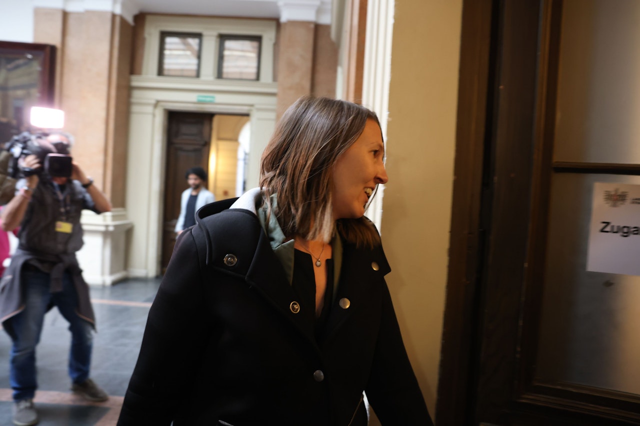 Heute.at - Jetzt also doch – Kronzeugin Sabine Beinschab sagt aus