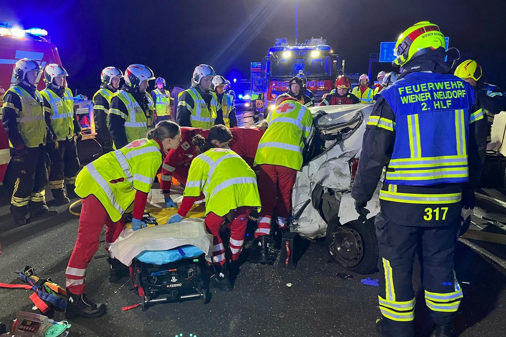 Die Frau auf der Rückbank starb bei dem Crash.