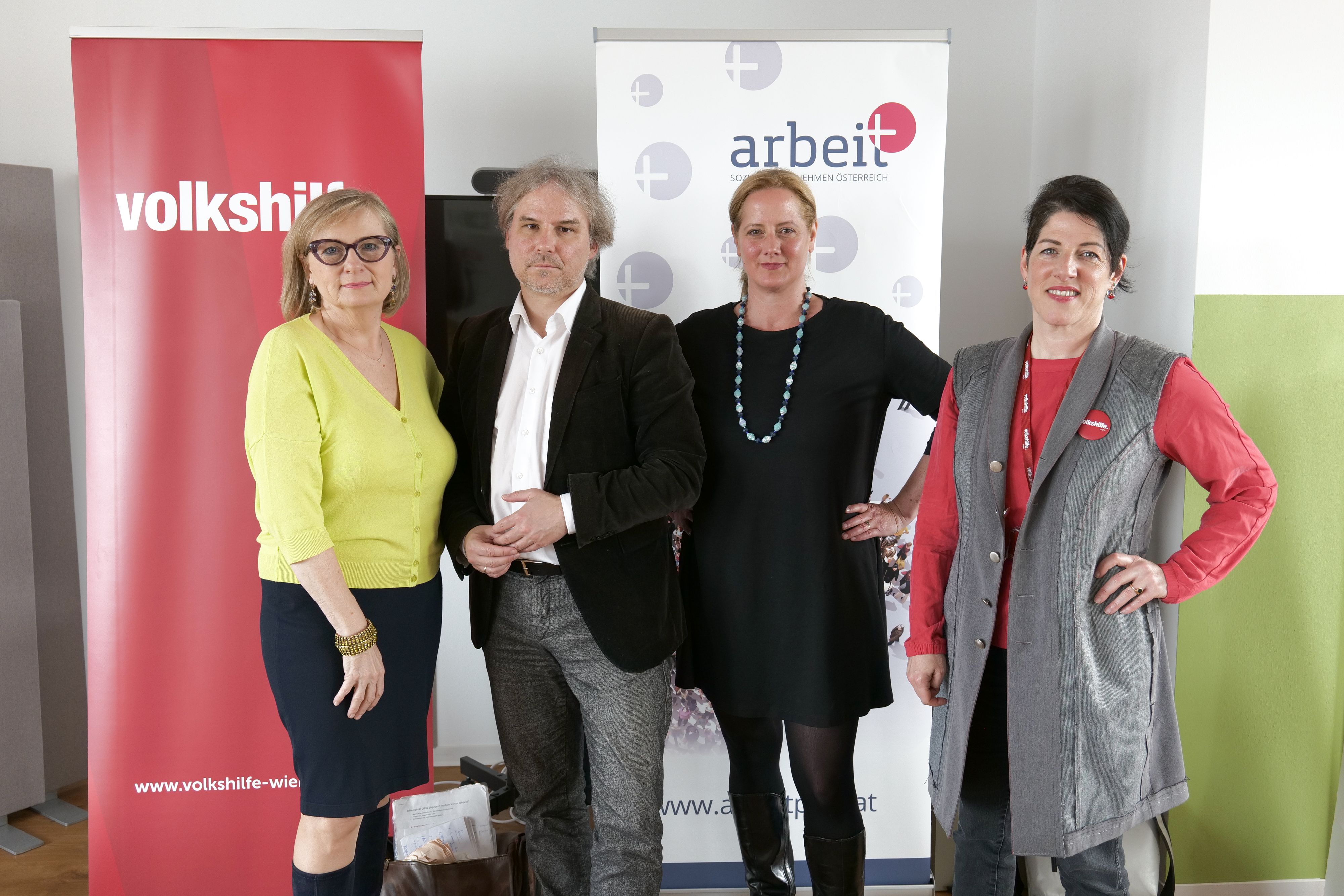 Manuela Vollmann (Vorsitzende "arbeit plus"), Martin Schenk (Stv. Direktor Diakonie Österreich), Sabine Rehbichler (Geschäftsführerin "arbeit plus") und Volkshilfe Wien-Geschäftsführerin Tanja Wehsely (v. li.).