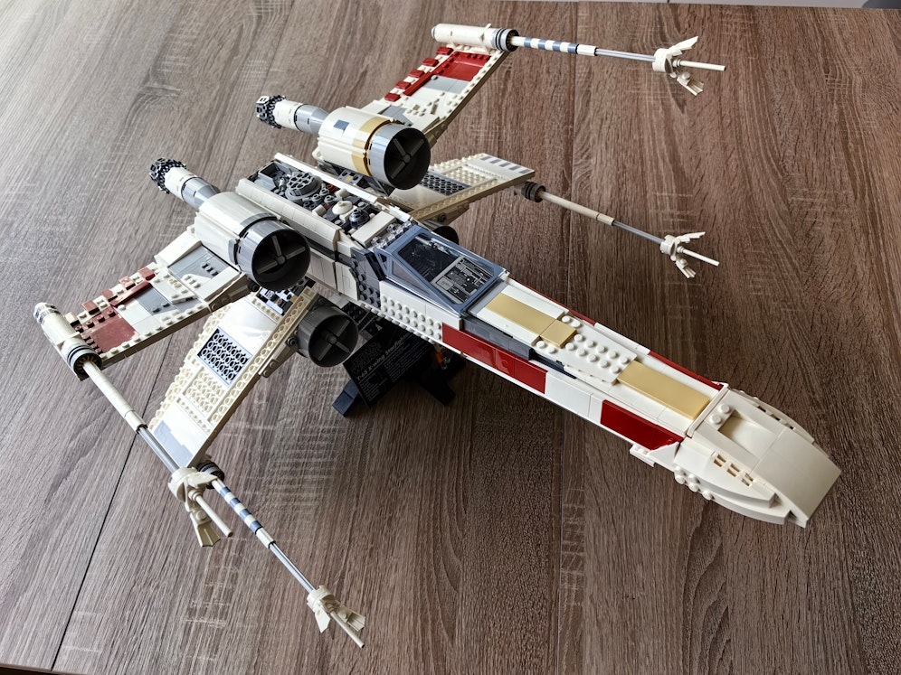 Sternstunde für Star-Wars-Fans: Der neue LEGO X-Wing Starfighter aufgebaut im 