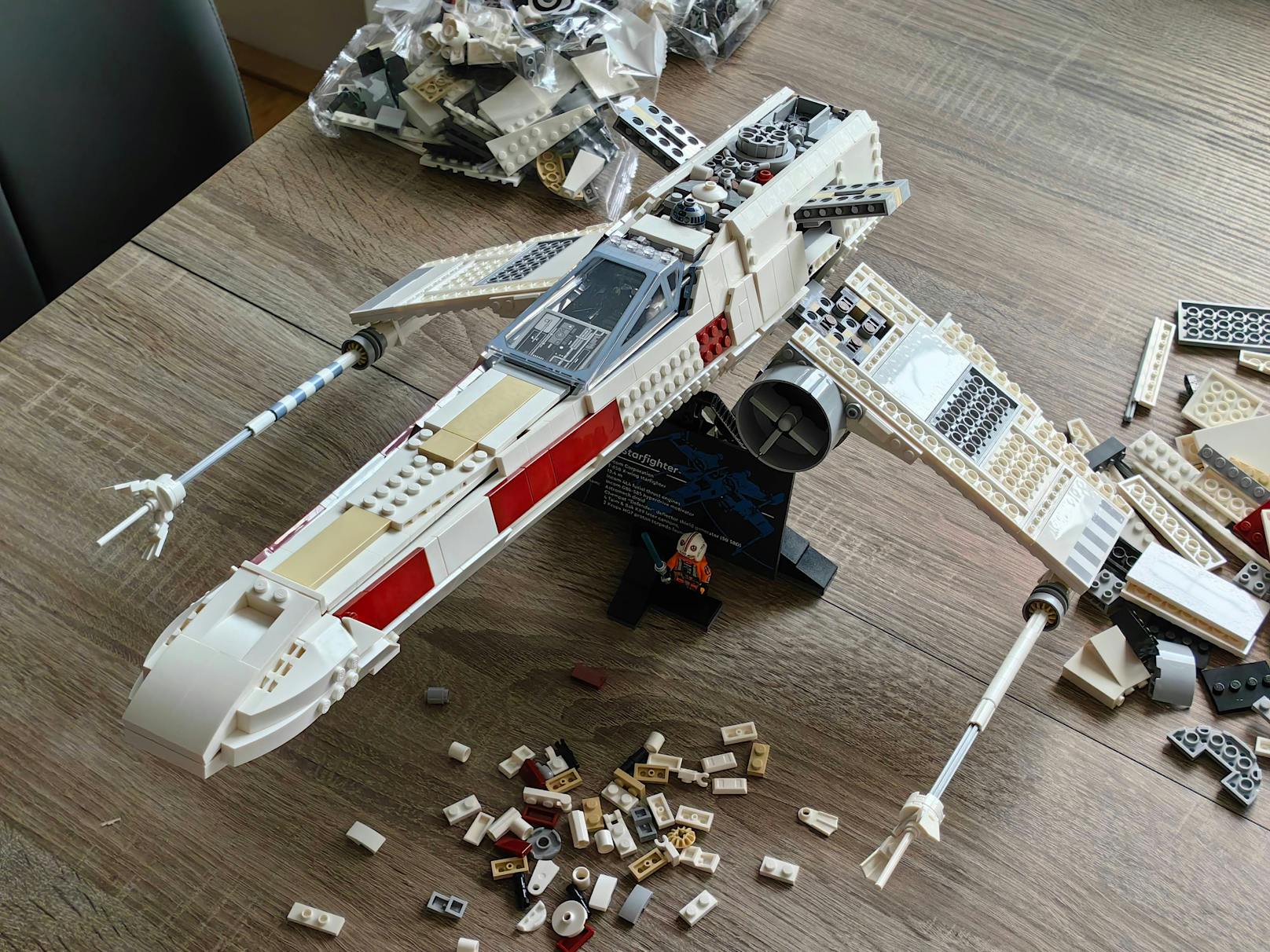 ... ebenso mit ein wie den Sammlerwert bisheriger "Star Wars"-Modelle, lohnt sich der Kauf für Fans allemal. Besonders auch deshalb, weil der X-Wing nun anders als die ...