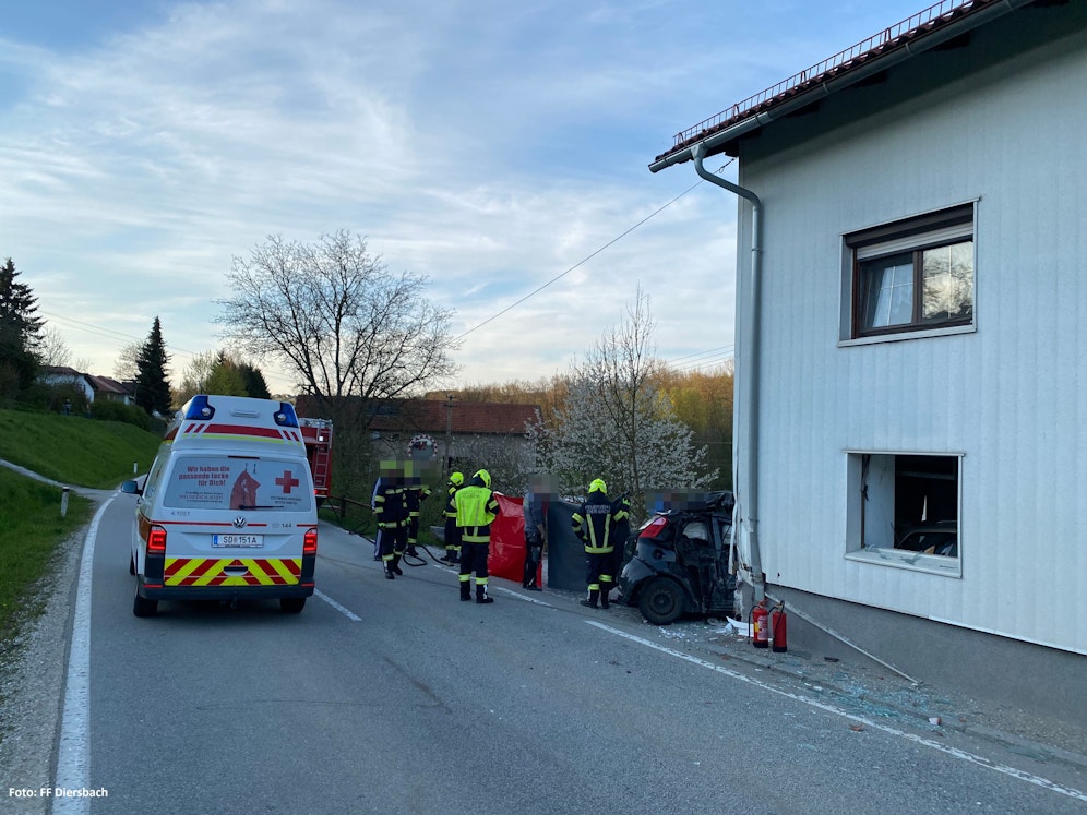 Der junge Mann stammt aus Taufkirchen an der Pram. Der Notarzt erklärte ihn für tot.