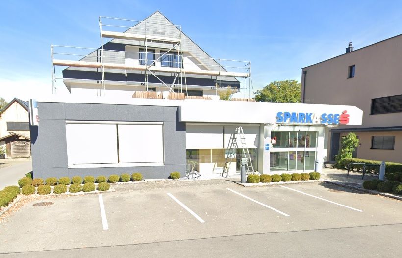 Die Bankfiliale in Feldkirch-Gisingen wurde am Freitagnachmittag überfallen. Eine Alarmfahndung wurde eingeleitet. 