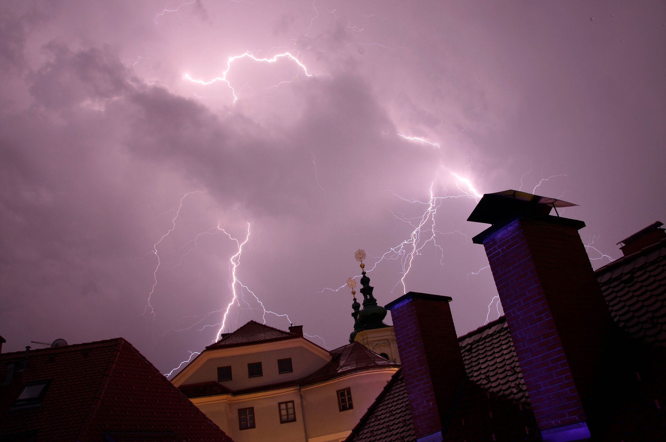 Heftige Gewitter "mit Starkregen Und Hagel" Im Anmarsch | Heute.at