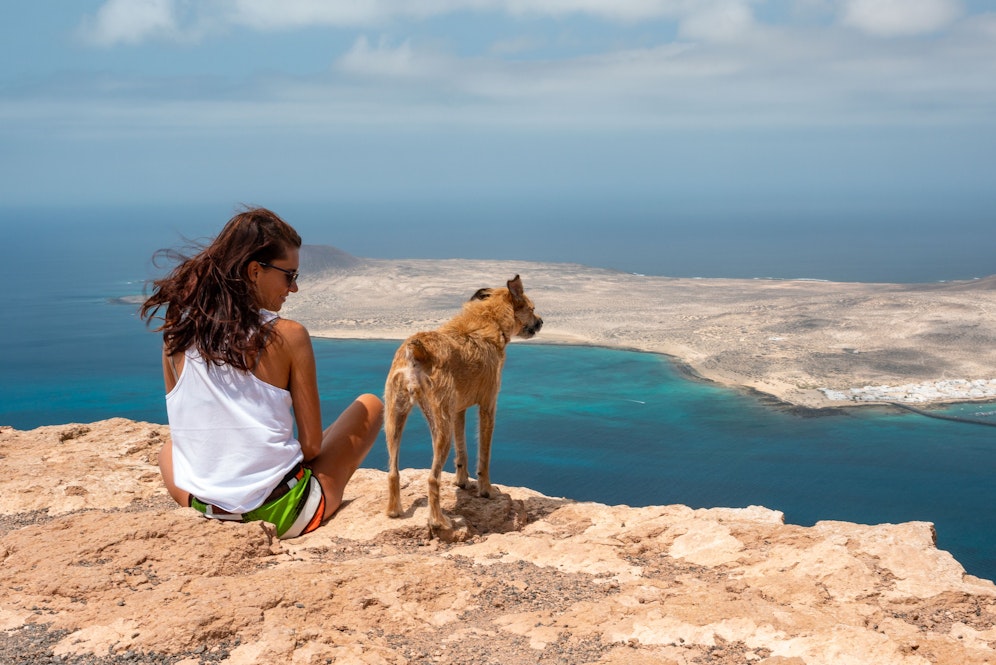 Was würdest du auf eine einsame Insel mitnehmen? 57 Prozent der Befragten antworteten mit 