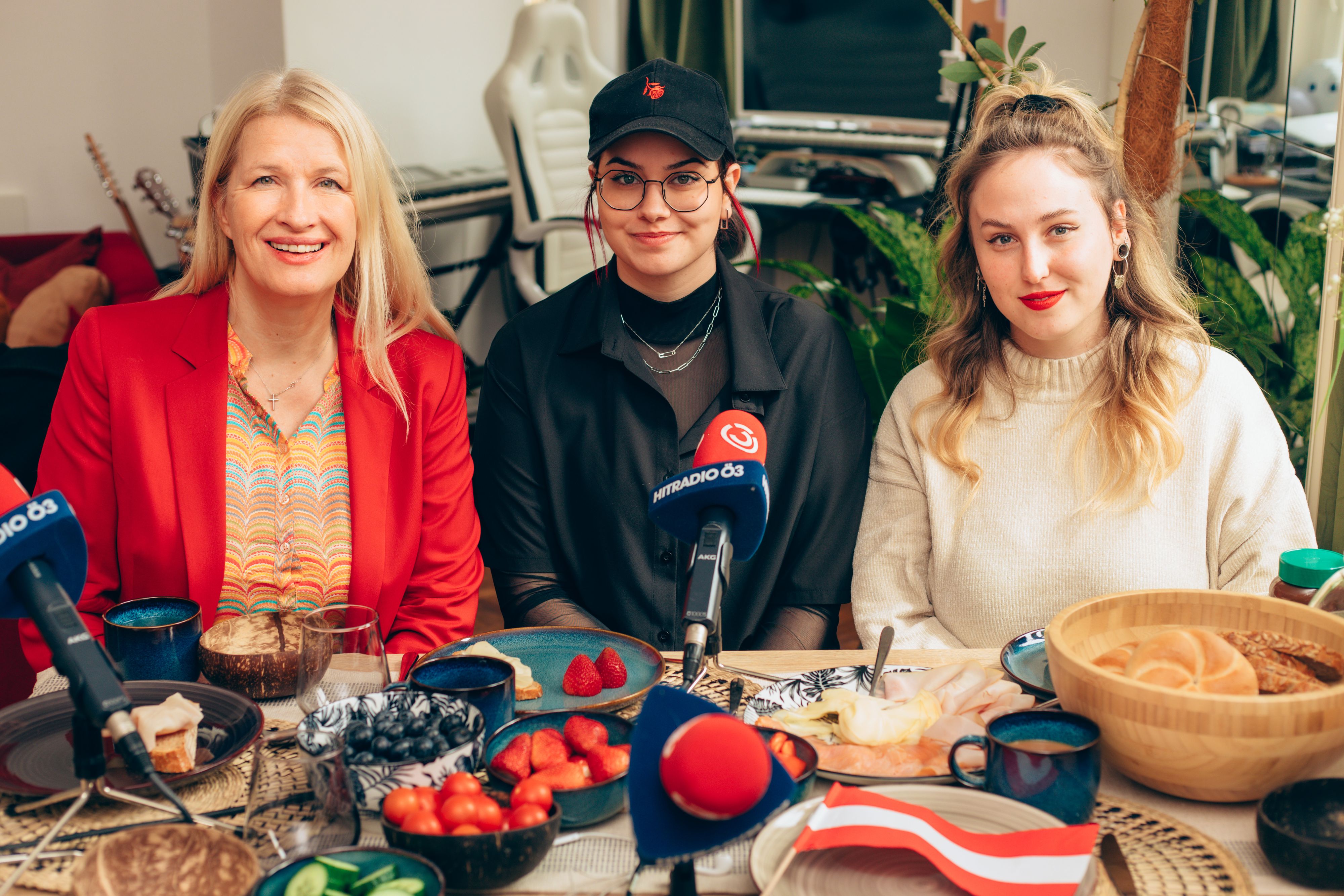 ESC-Starterinnen Teya und Salena sind bei Ö3 zu Gast.