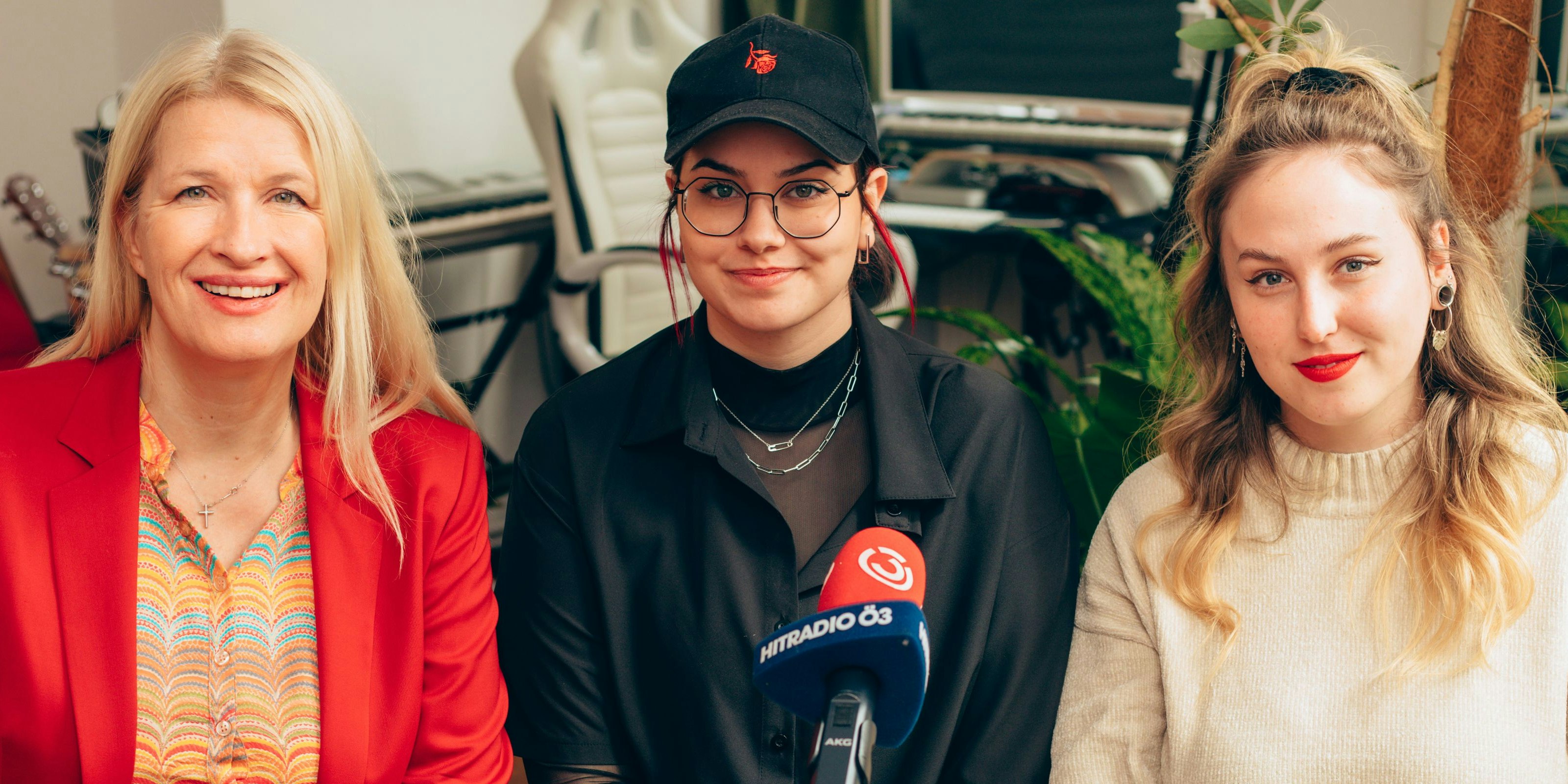 ESC-Starterinnen Teya und Salena sind bei Ö3 zu Gast.