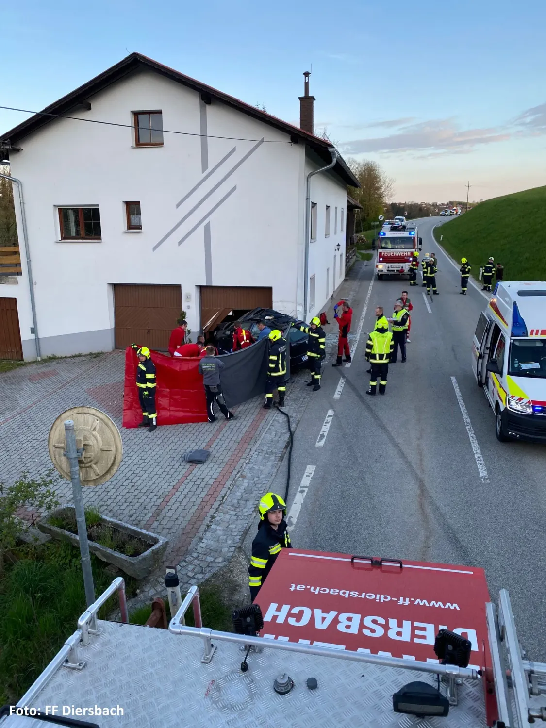 Zahlreiche Helfer kämpften um das Leben des jungen Mannes – erfolgslos.