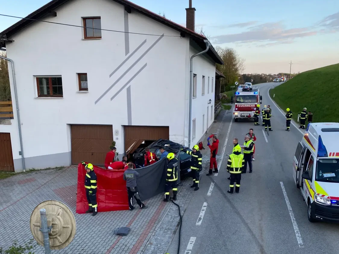 Zahlreiche Helfer kämpften um das Leben des jungen Mannes – erfolgslos.