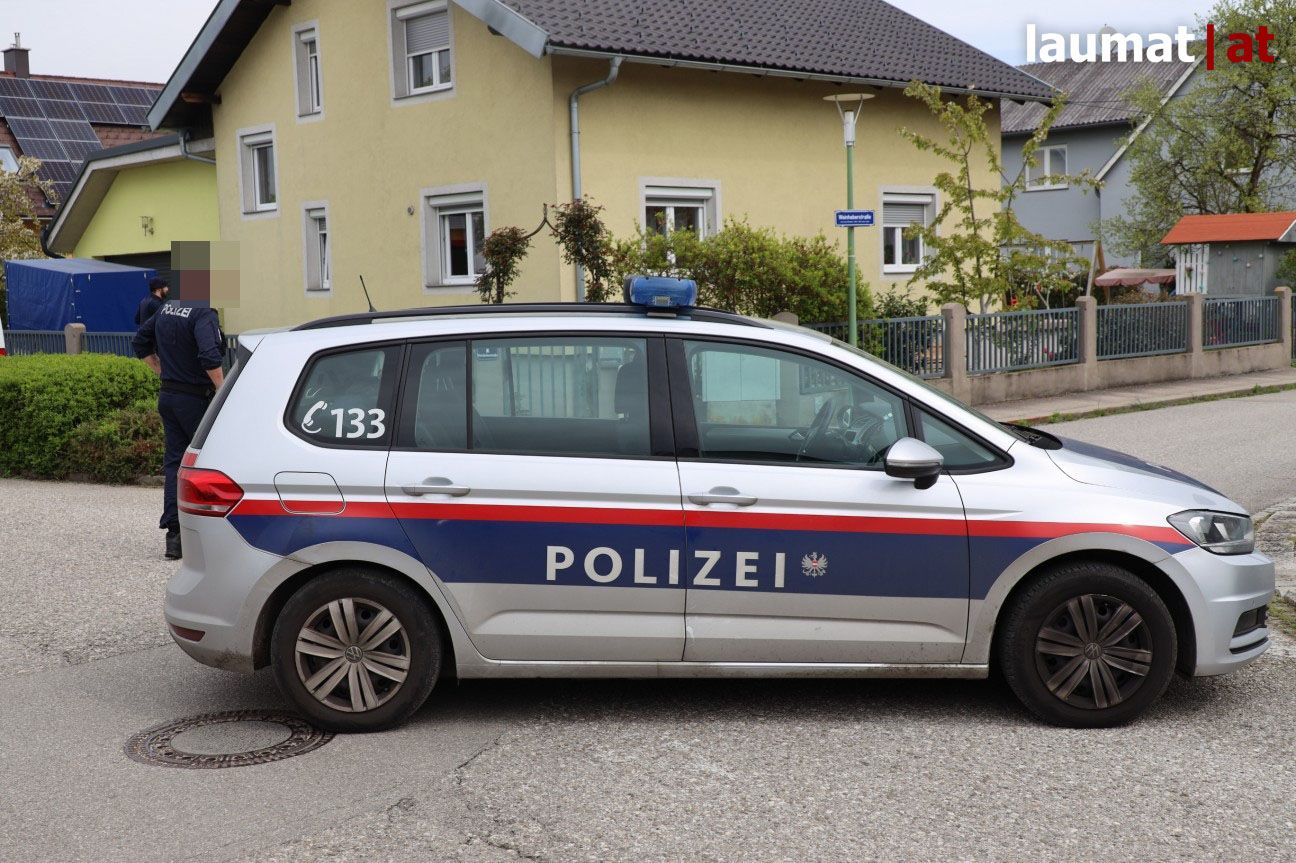 Die Polizei hat den Bereich großräumig abgesperrt. Anrainer sollen im Haus bleiben.
