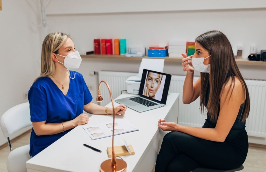 Die Ärztekammer empfiehlt wieder verstärkt, die Maske in der Ordination zu tragen (Symbolfoto).