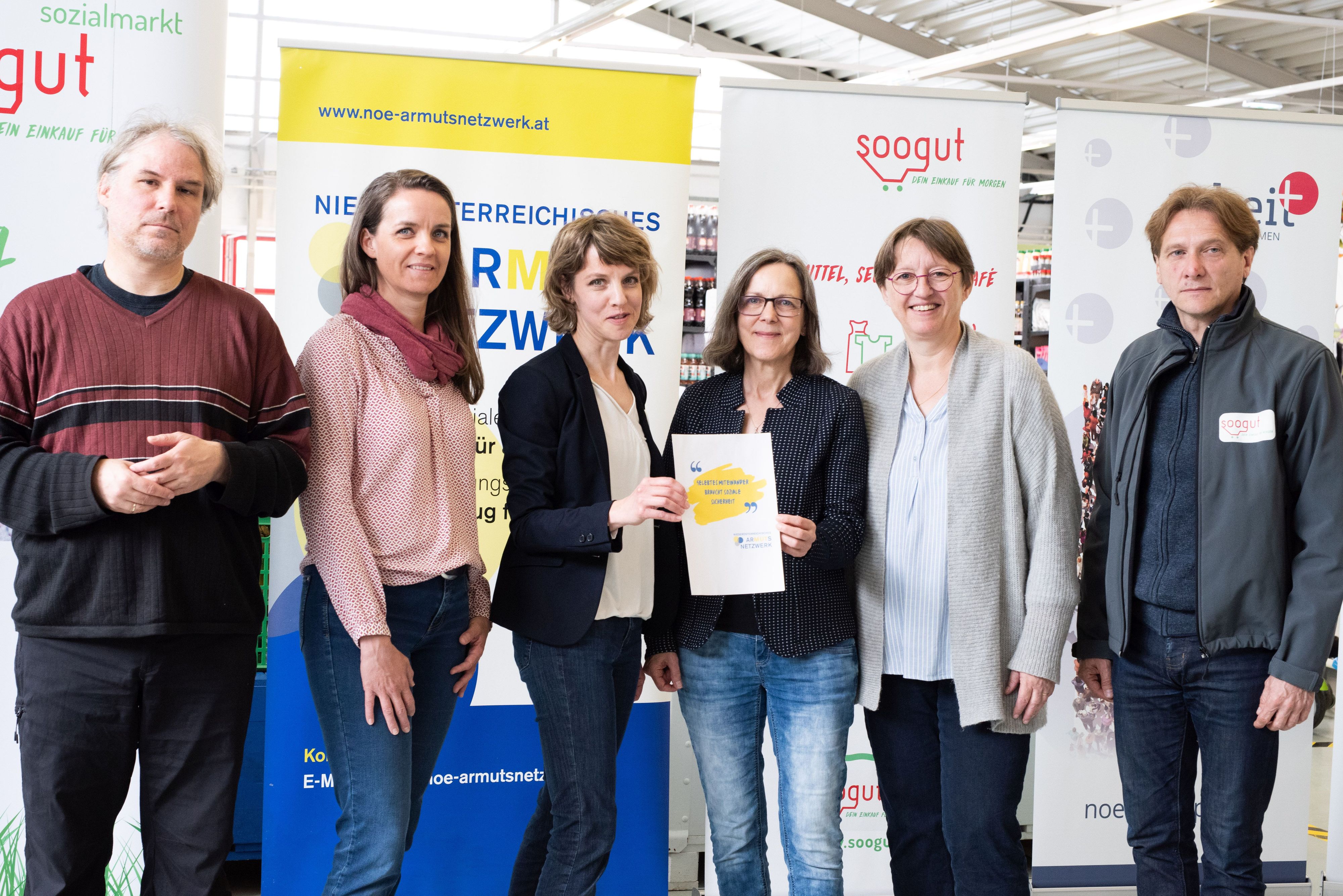 Martin Schenk (Armutskonferenz), Carola Weiss (Netzwerk Wohnungslosenhilfe NÖ), Barbara Bühler (NÖ Armutsnetzwerk), Silke Lohberg (zb zentraum für beratung training und entwicklung), Maria Nirnsee (arbeitplus- Soziale Unternehmen NÖ), Wolfgang Brillmann (soogut Sozialmarkt)