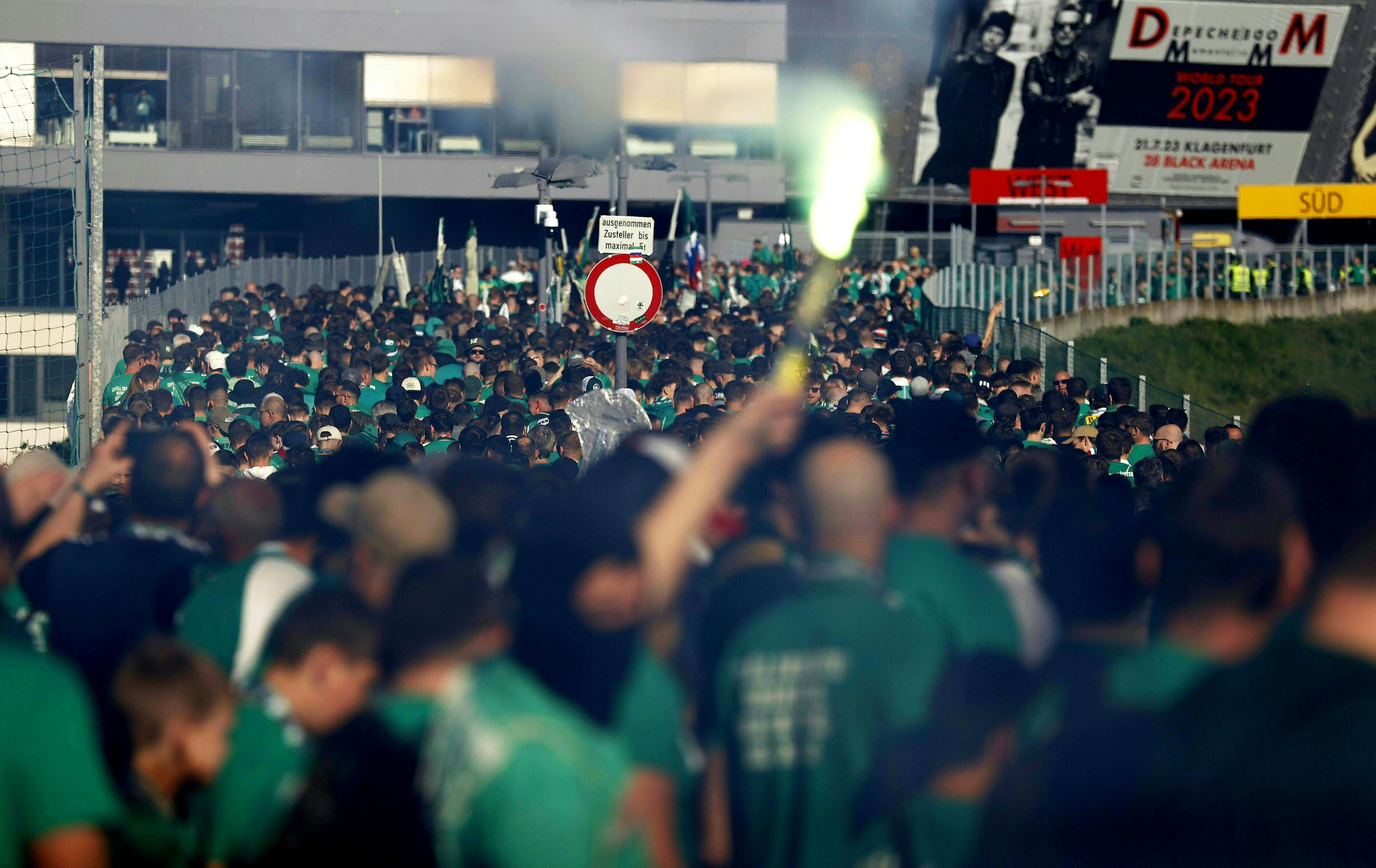 Die Polizei ist mit Kräften aus acht Bundesländern vor Ort.