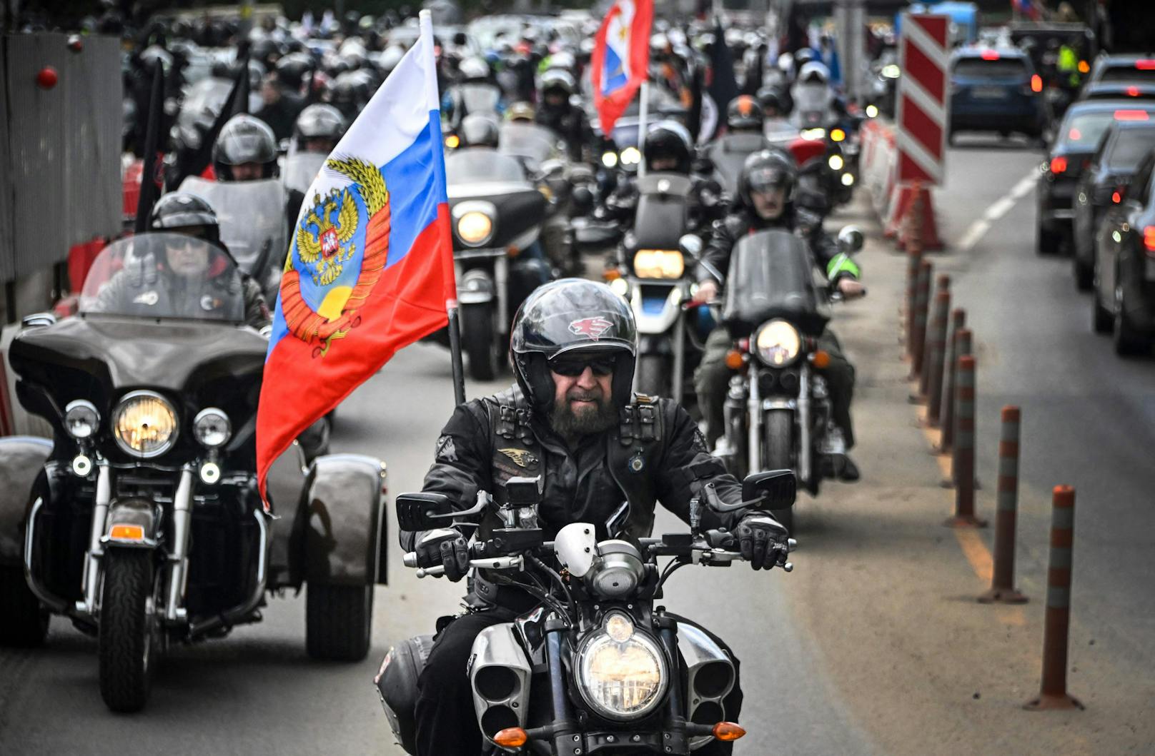 Die russische Rocker-Gruppierung Nachtwölfe startet zu einer Motorrad-Tour von Moskau über die Ukraine bis nach Berlin.