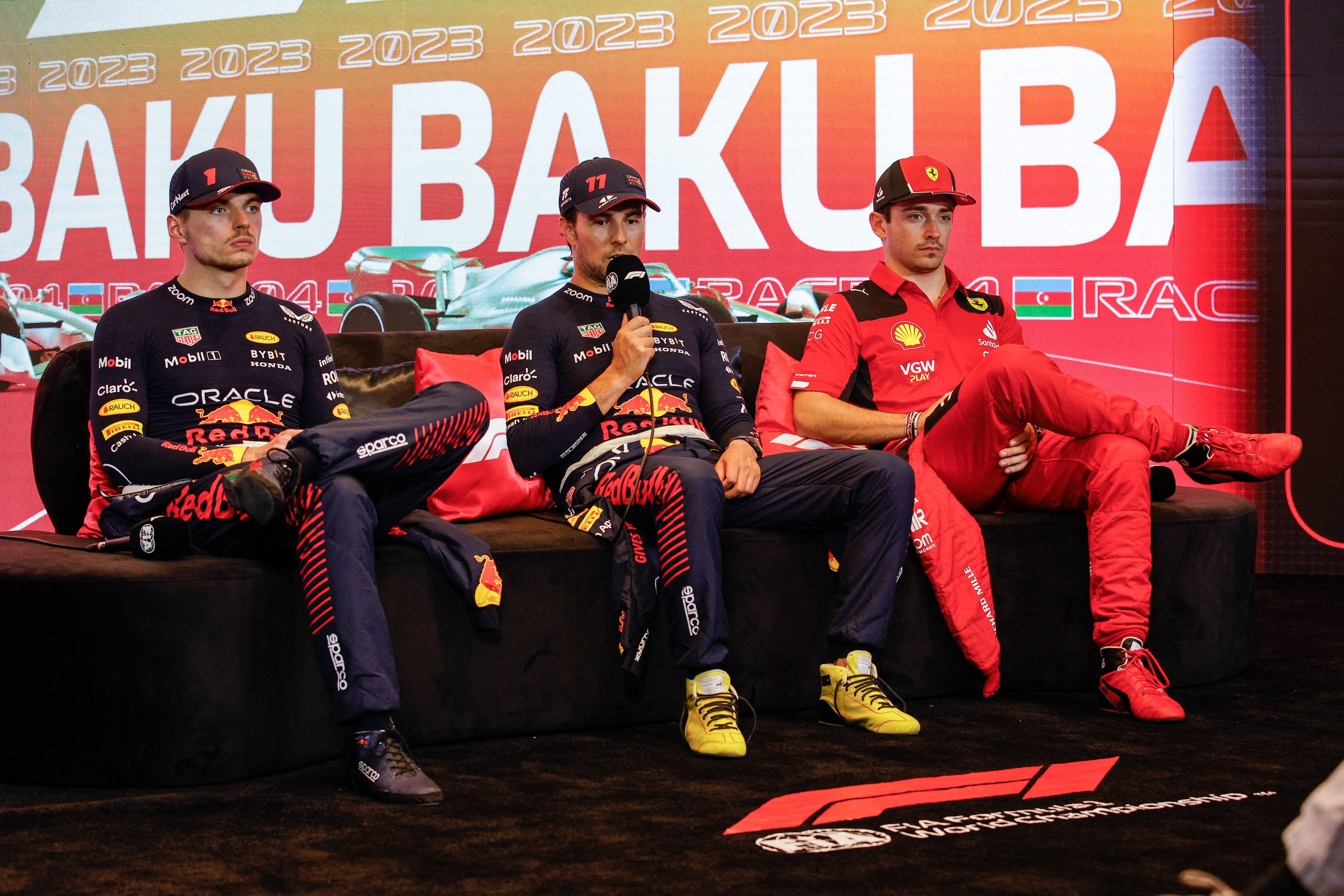 War schon besser gelaunt: Verstappen (l.) neben Sieger Perez.