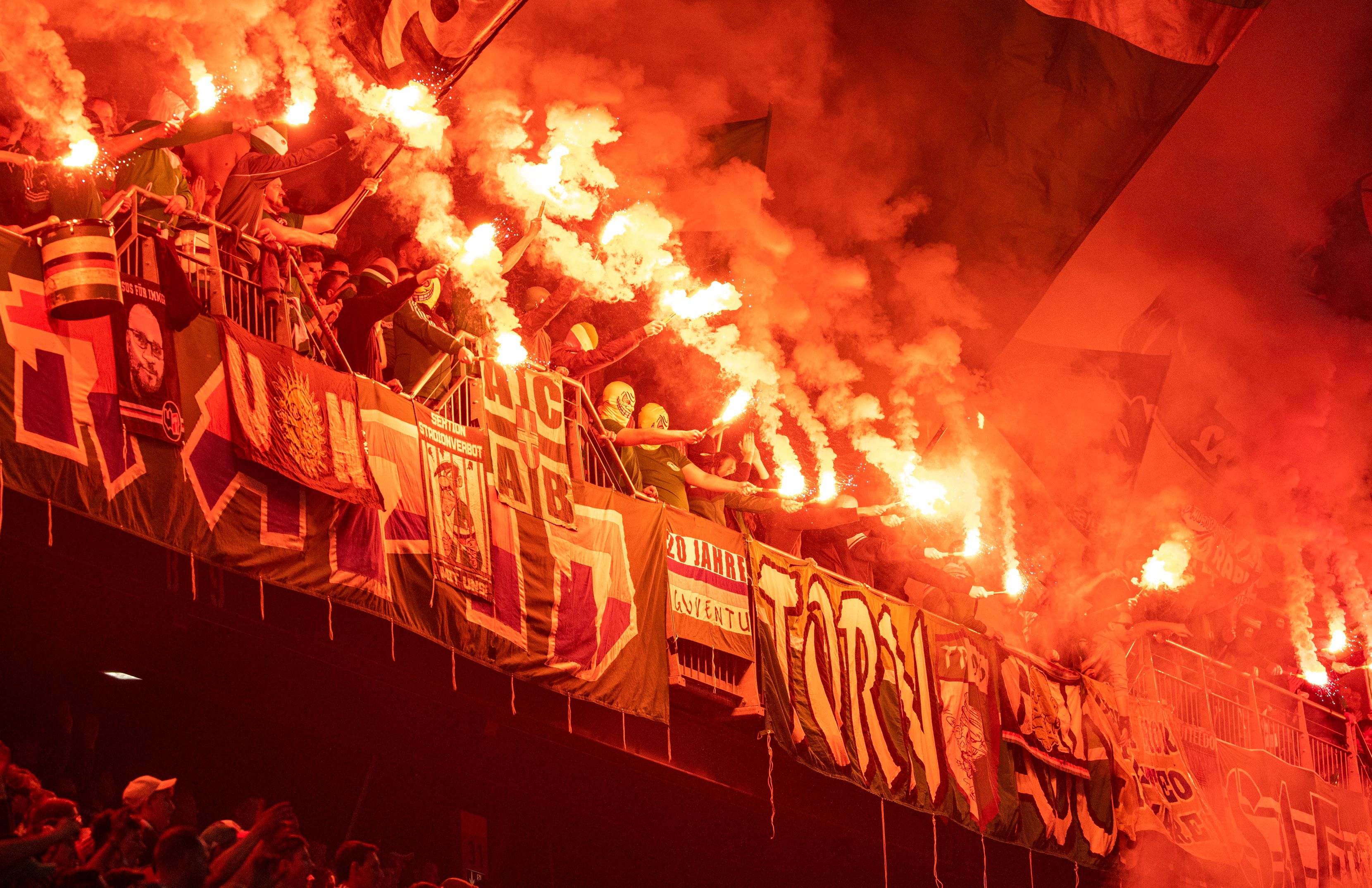 Auch auf den Rängen ging es beim Cup-Finale heiß her.
