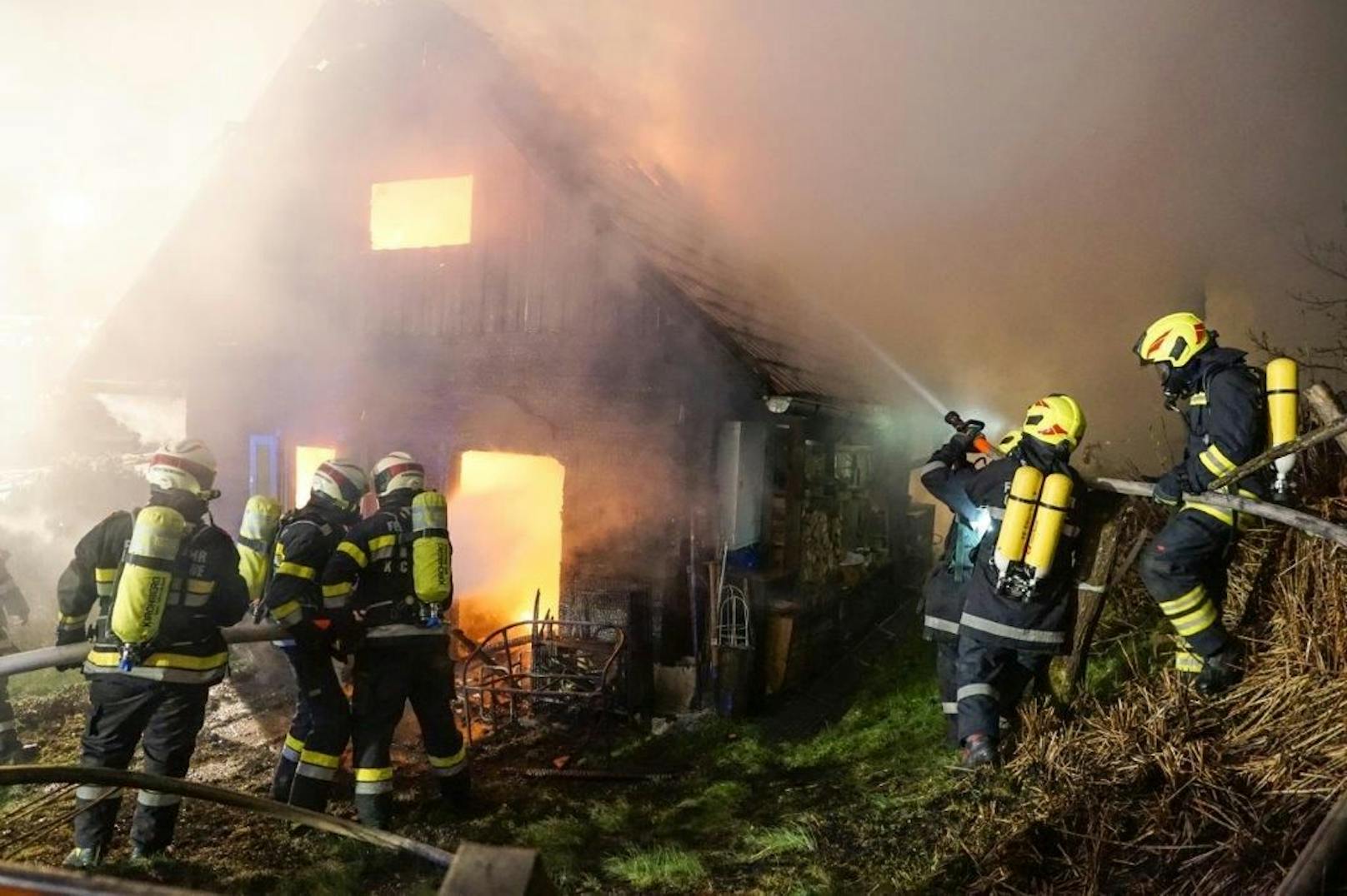 Groß-Alarm für die Feuerwehr im Bezirk Neunkirchen