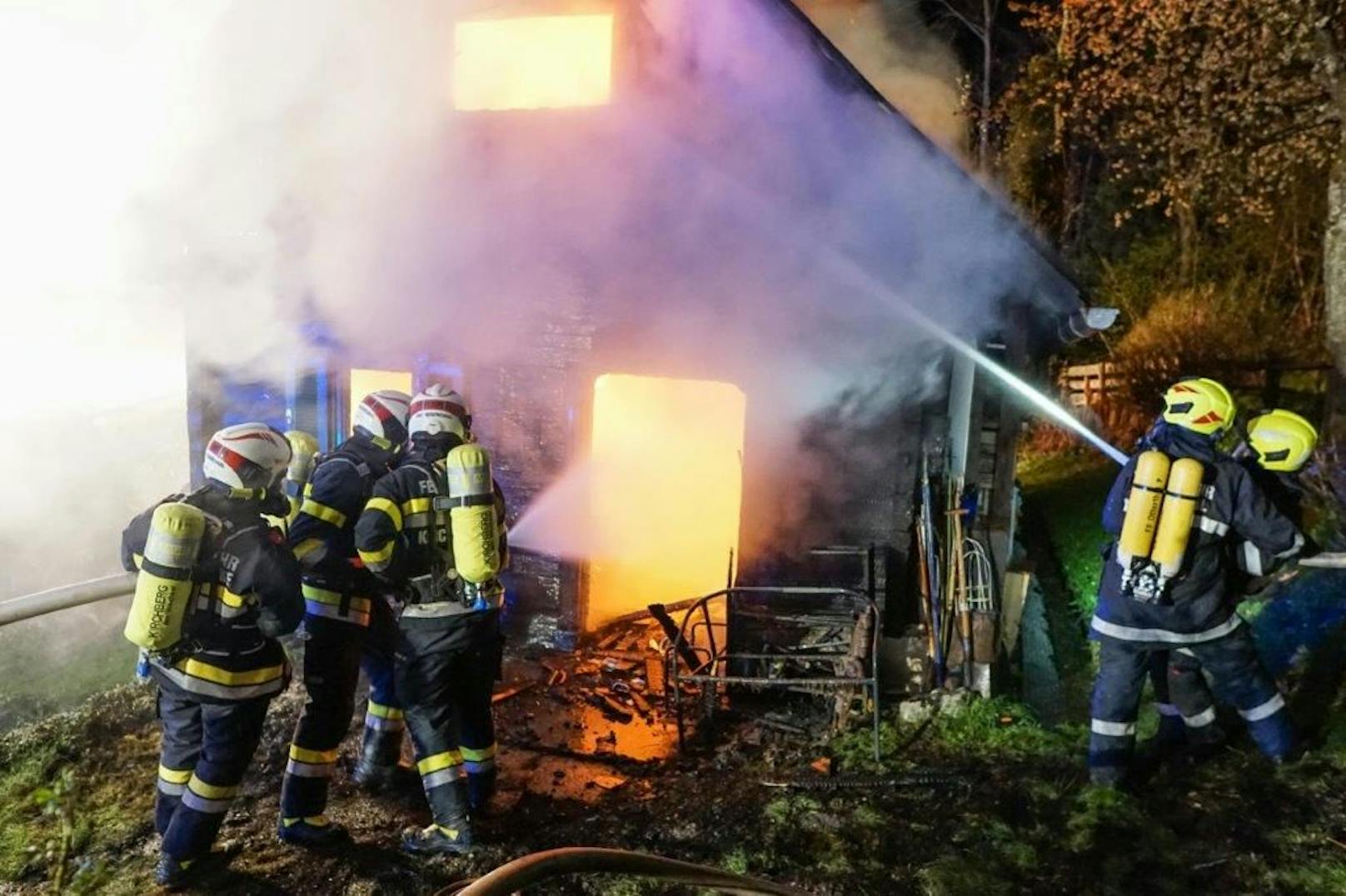 Wohnhausbrand in Kirchberg am Wechsel – 84 jährige entkommt knapp dem Flammentod!