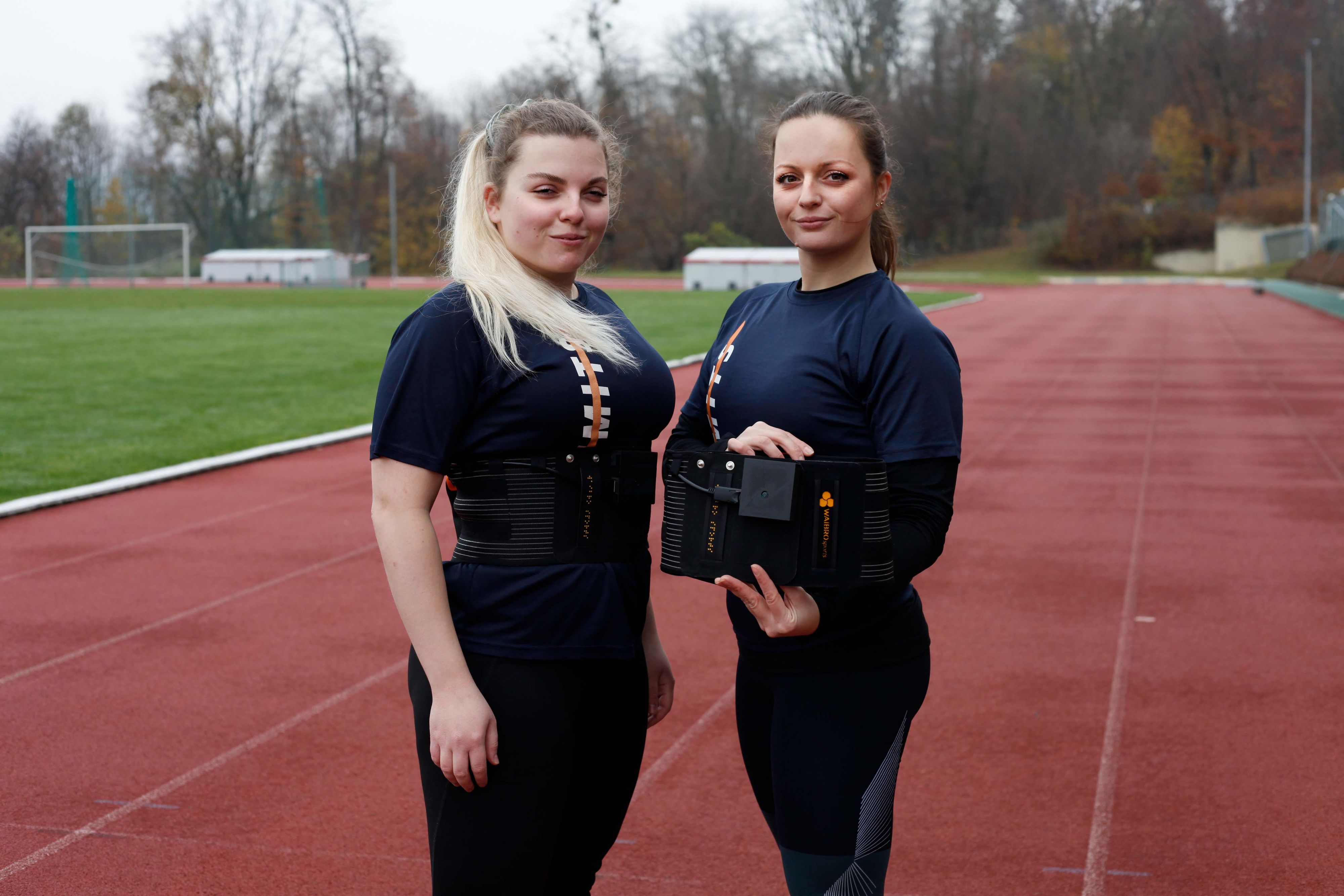 Zuzanna und Katerina Sedlackova mit dem WAIBRObelt