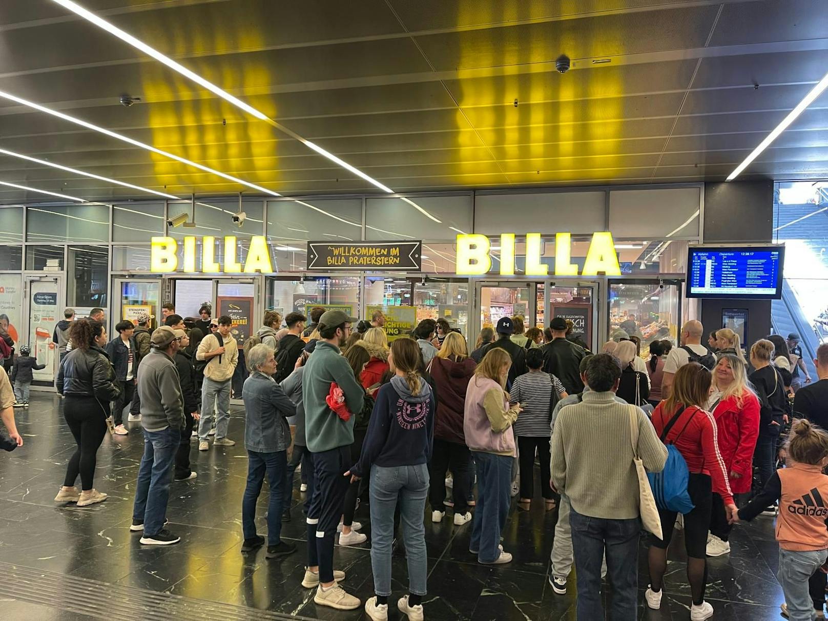 Immer wieder kommt es an Feiertagen zum Run auf den Praterstern-Billa.