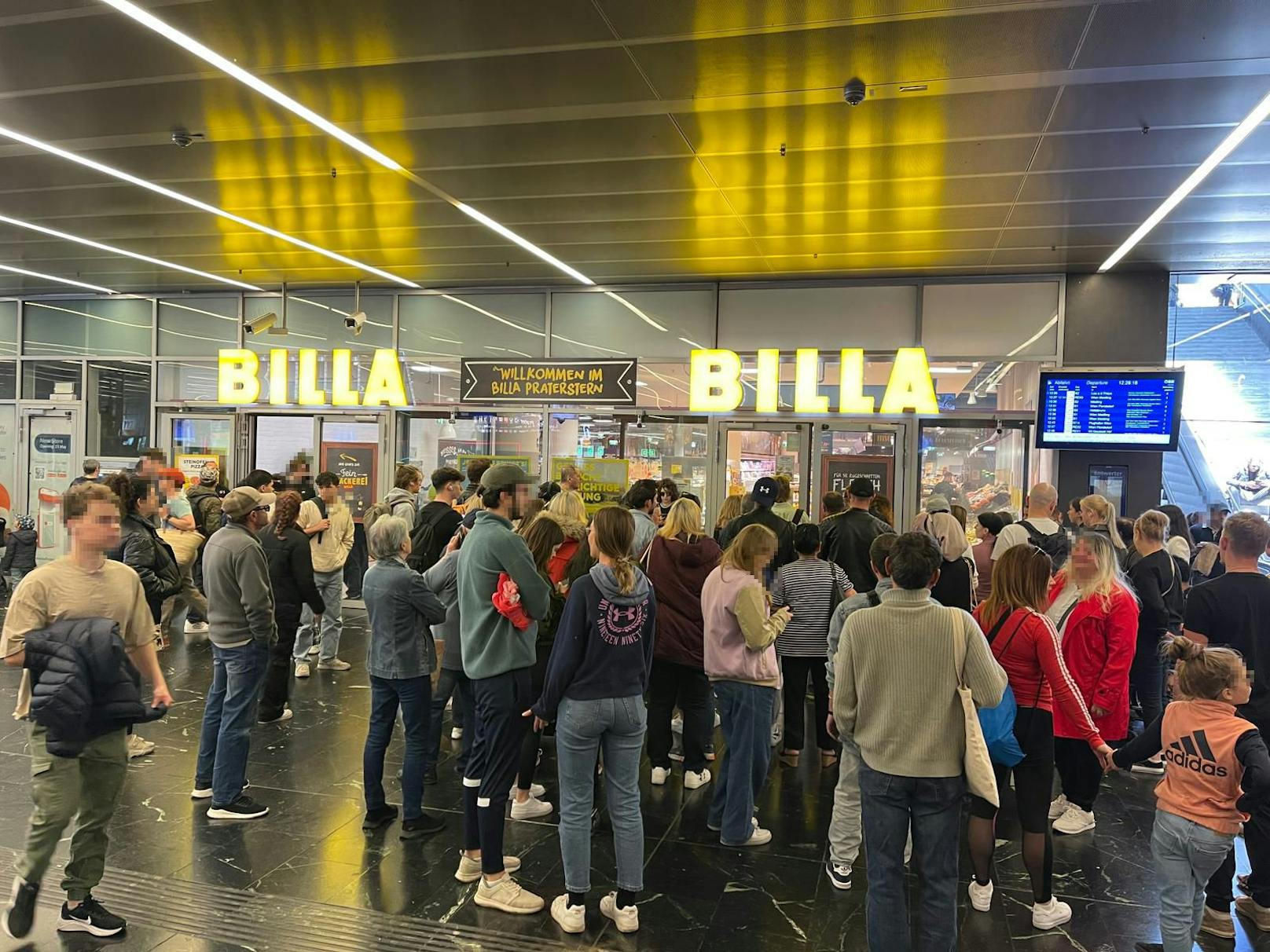 Am Montag gab es kurz nach Mittag eine Riesen-Schlange vor dem Praterstern-Billa.