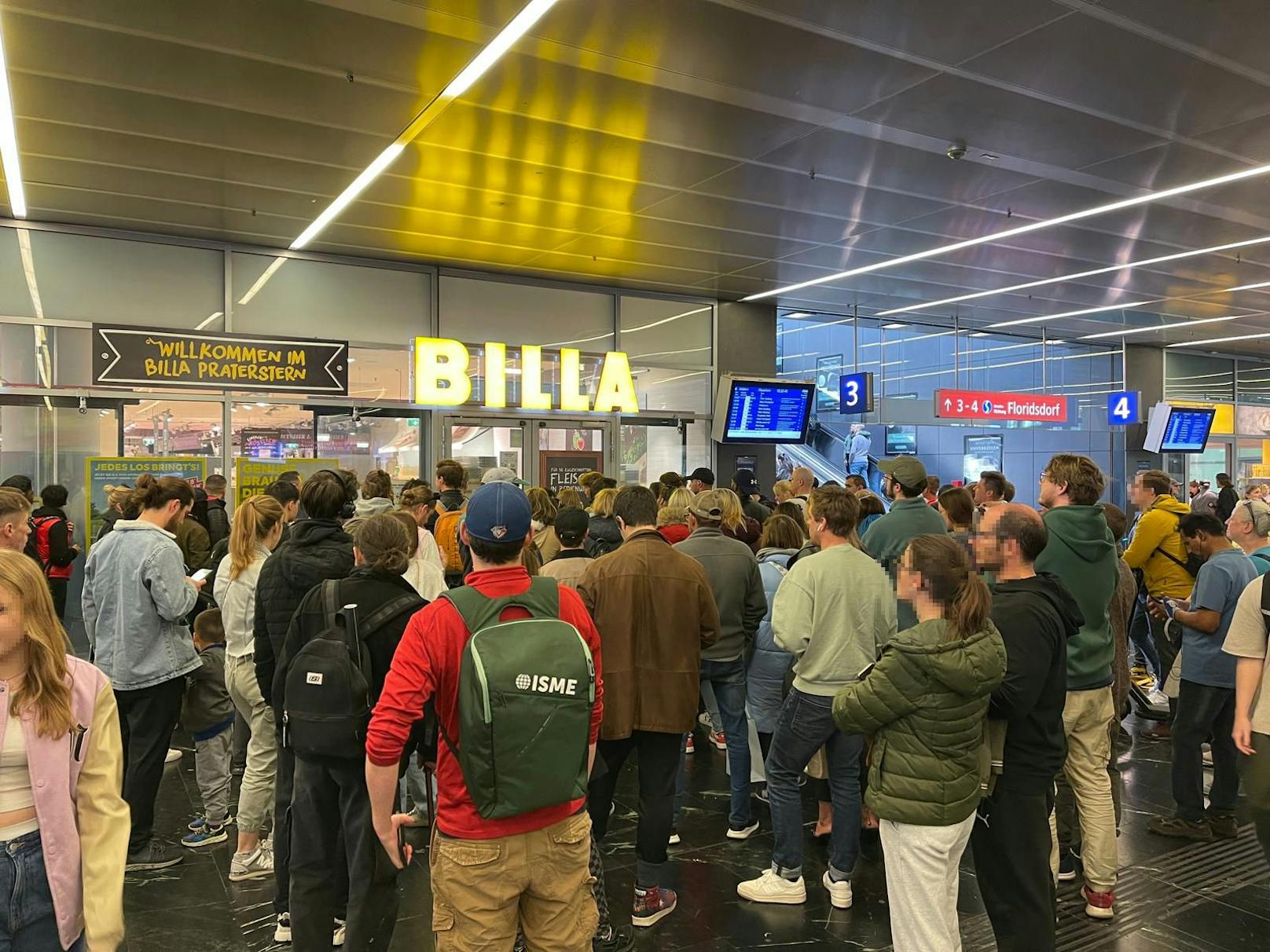 Immer wieder kommt es an Feiertagen zum Run auf den Praterstern-Billa.