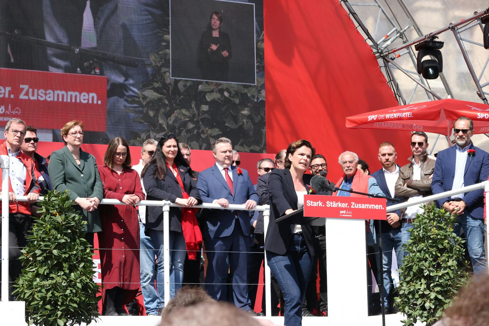 Bei seiner traditionellen Rede am 1. Mai sprach Wiens Bürgermeister <a data-li-document-ref="100267672" href="https://www.heute.at/s/fpoe-anfrage-an-ludwig-unisex-wcs-fuers-rathaus-100267672">Michael Ludwig</a> an die Genossen. Dabei kam es auch zu einem unüblichen Versprecher.