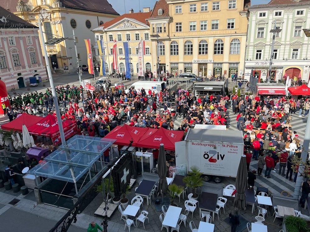 Rathausplatz in St. Pölten am Montag, 1. Mai.