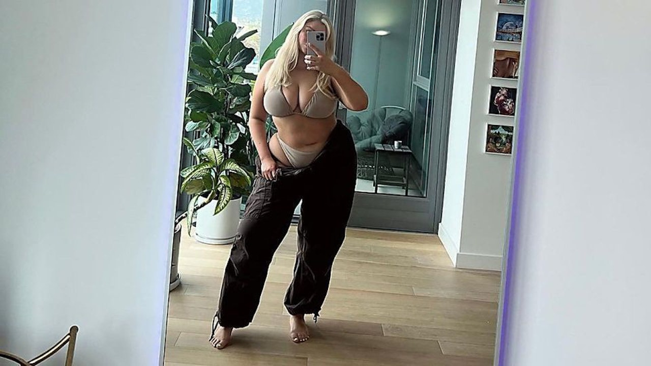 Heute.at - Sarina Nowak (29) zeigt allen, was sie drunter trägt