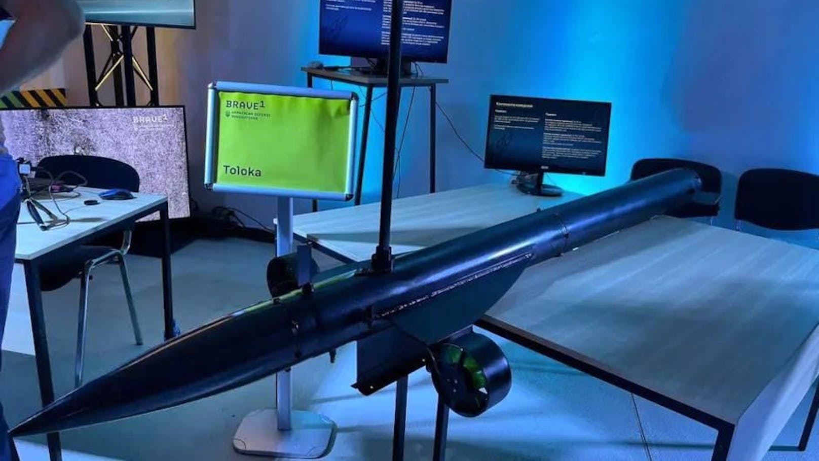 Einer der Stars der Veranstaltung: die Toloka-Unterwasser-Torpedo-Drohne, ein unbemanntes Unterwasserfahrzeug (UUV), mit…