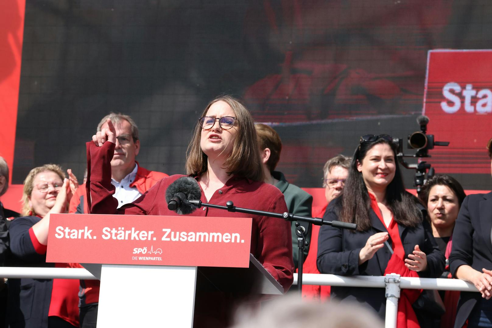 Bei seiner traditionellen Rede am 1. Mai sprach Wiens Bürgermeister <a data-li-document-ref="100267672" href="https://www.heute.at/s/fpoe-anfrage-an-ludwig-unisex-wcs-fuers-rathaus-100267672">Michael Ludwig</a> an die Genossen. Dabei kam es auch zu einem unüblichen Versprecher.