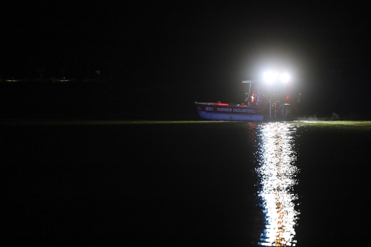 Heute.at - Großeinsatz in OÖ! Schiffspassagier stürzt in die Donau