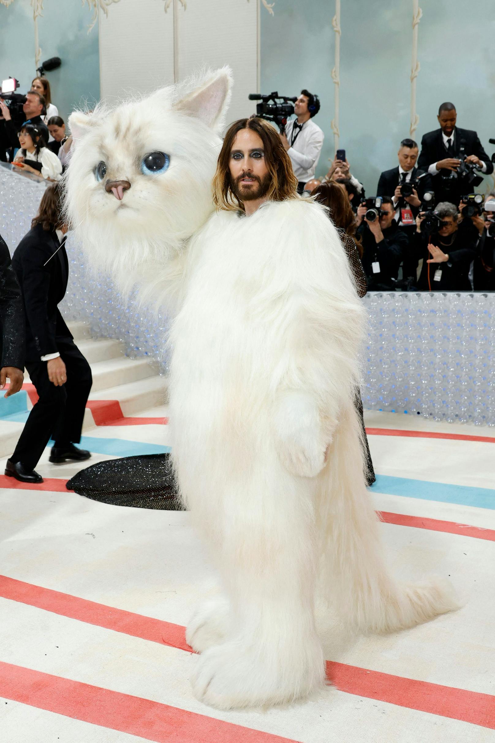 Niemand geringerer als Hollywood-Star Jared Leto war in das Katzenkostüm geschlüpft.