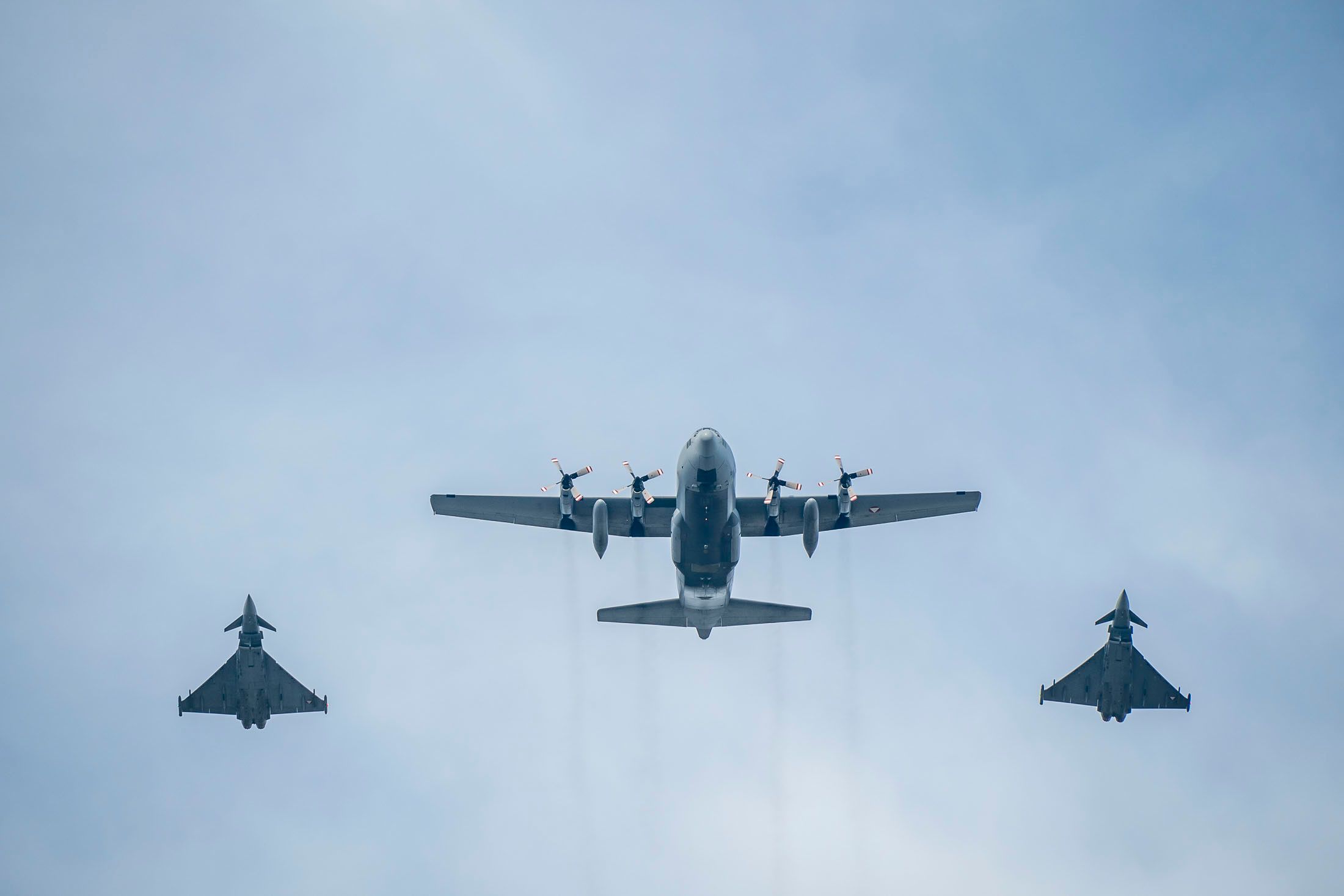 Die Eurofighter trainieren Überschallmanöver in Österreich.