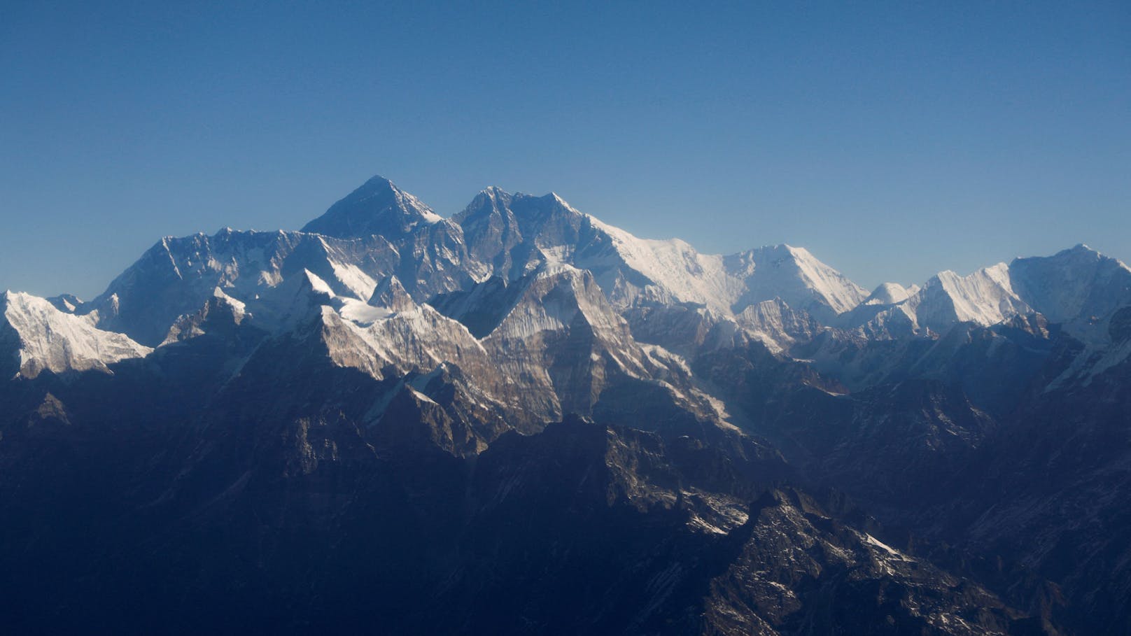 Eine Rekord-Anzahl von Bergsteigern und Bergsteigerinnen will auf den Mount Everest.
