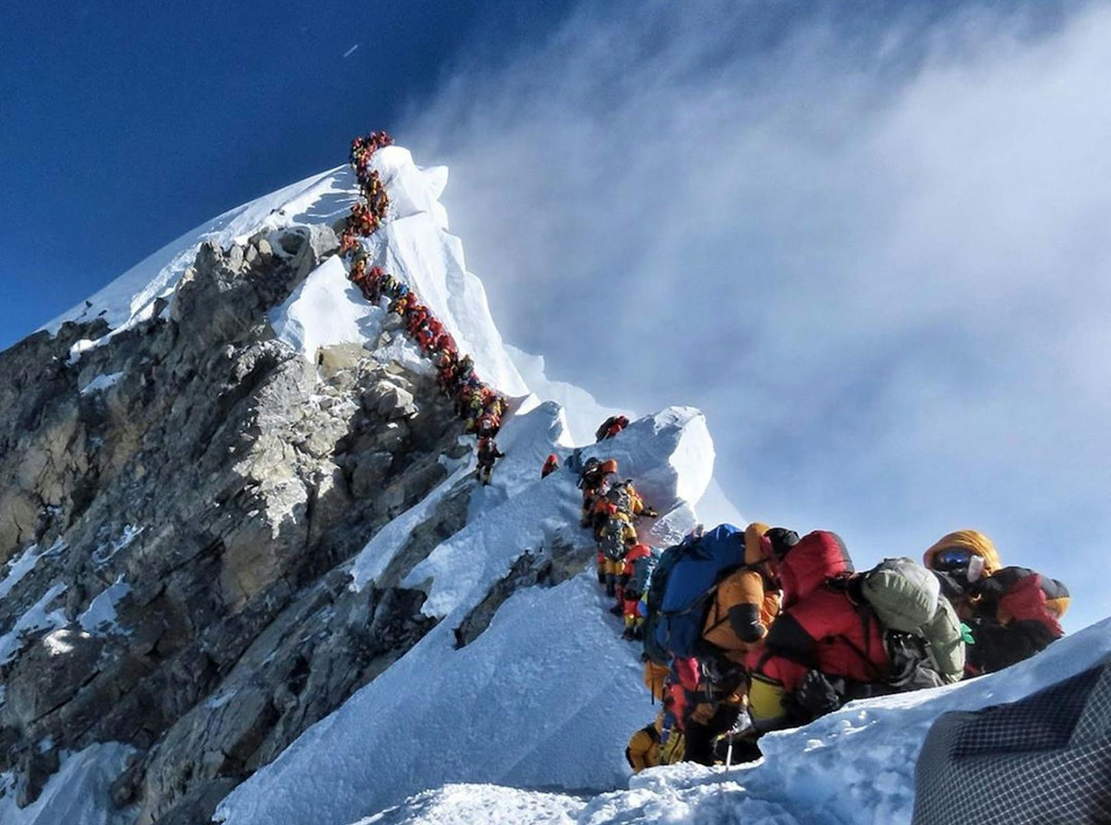 Stau in der Todeszone des Mount Everest: Das Bild ging 2019 um die Welt. Jetzt wollen noch mehr Leute auf den Gipfel.