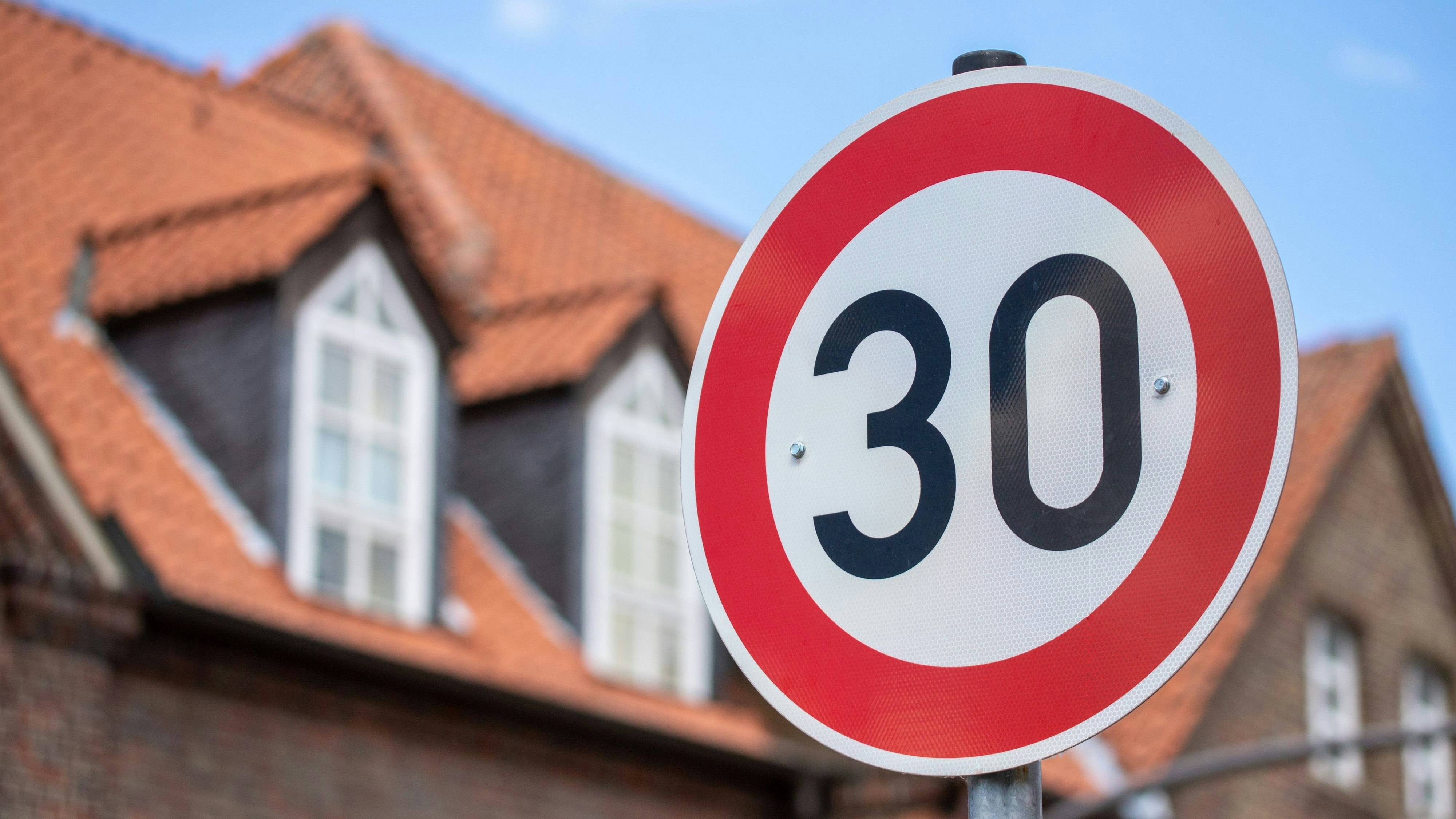 Heute.at - 115 km/h in 30er-Zone – Raser ist Schein und Pkw los