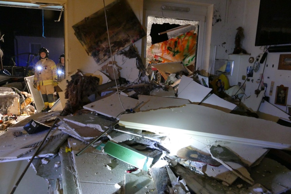 Die Wohnung des 63-Jährigen liegt in Trümmern.