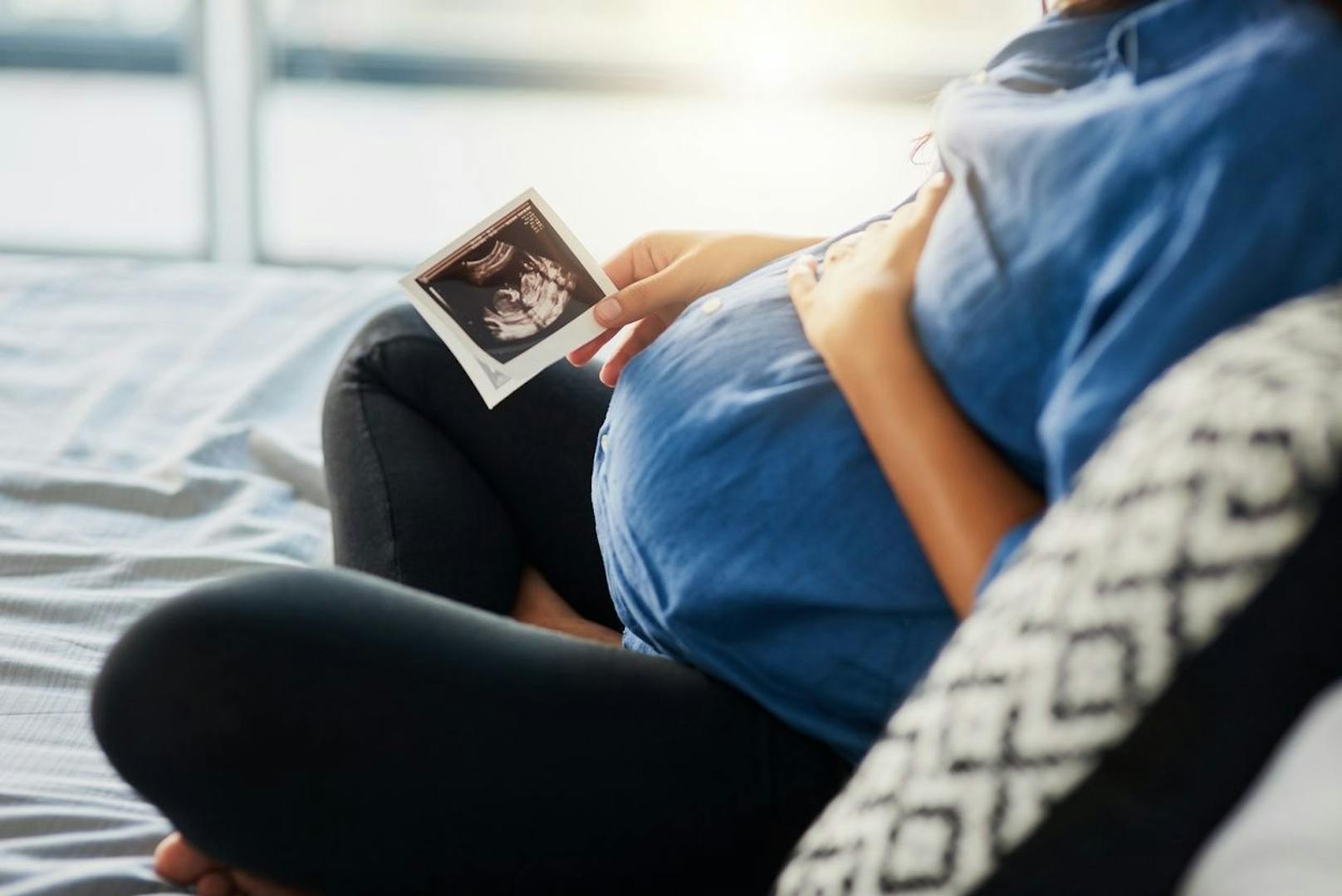 Ein junges Alter der Mutter verringert zwar das Risiko von Geburtsfehlern, kann es aber nicht 100-prozentig verhindern, wie die Studie zeigt.